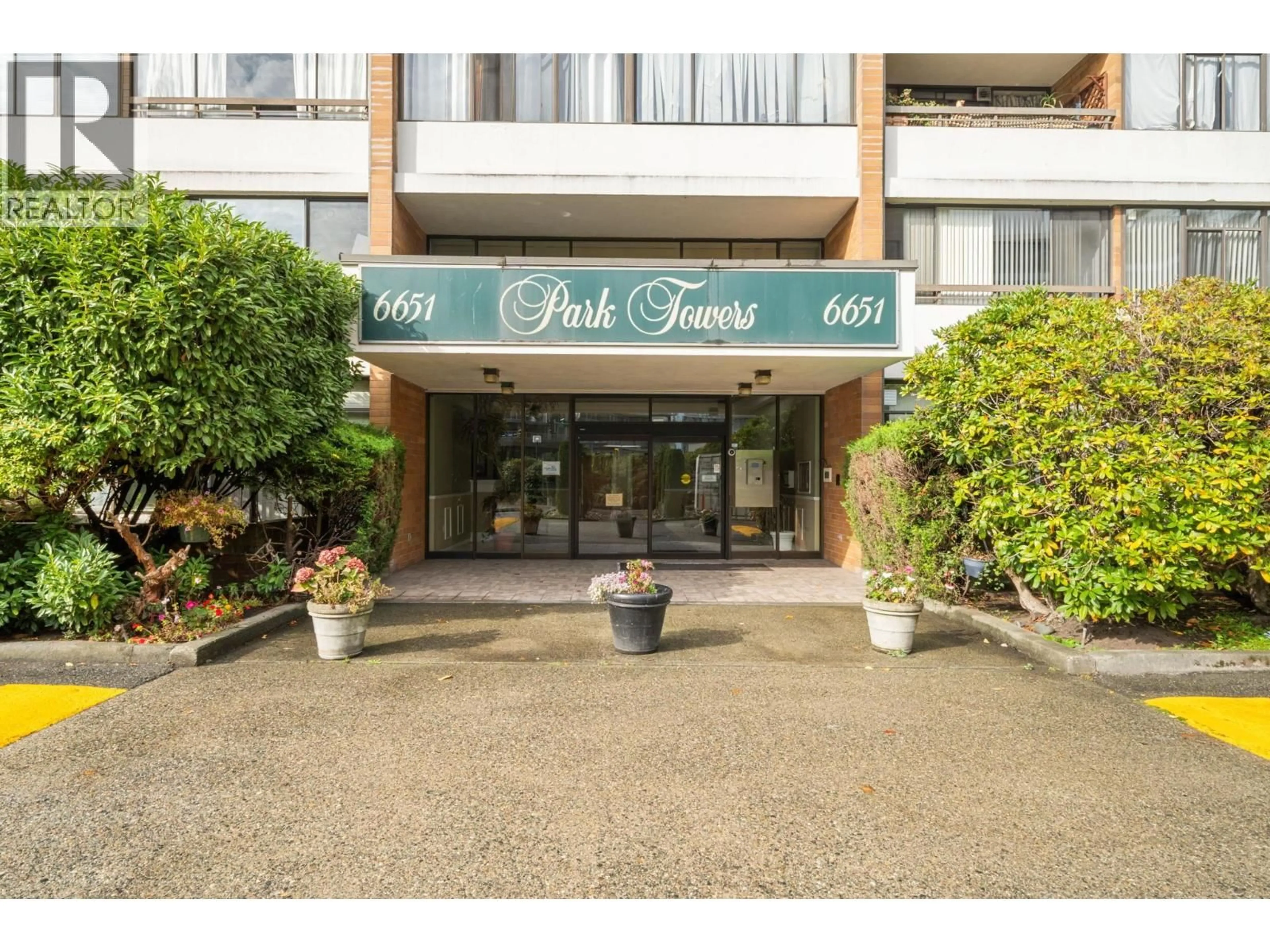 Indoor foyer for 802 - 6651 MINORU BOULEVARD, Richmond British Columbia V6Y1Z2