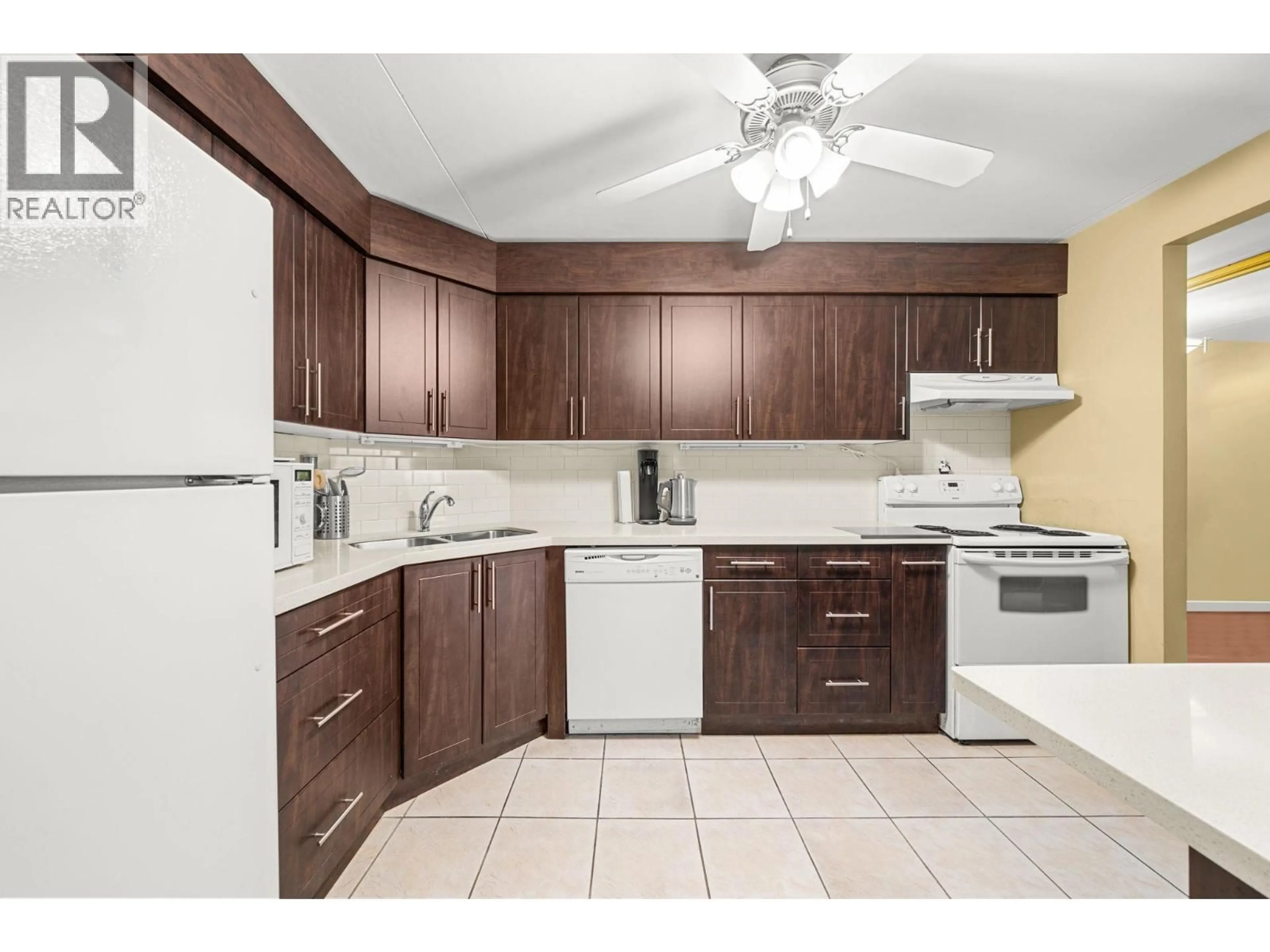 Standard kitchen, unknown for 802 - 6651 MINORU BOULEVARD, Richmond British Columbia V6Y1Z2
