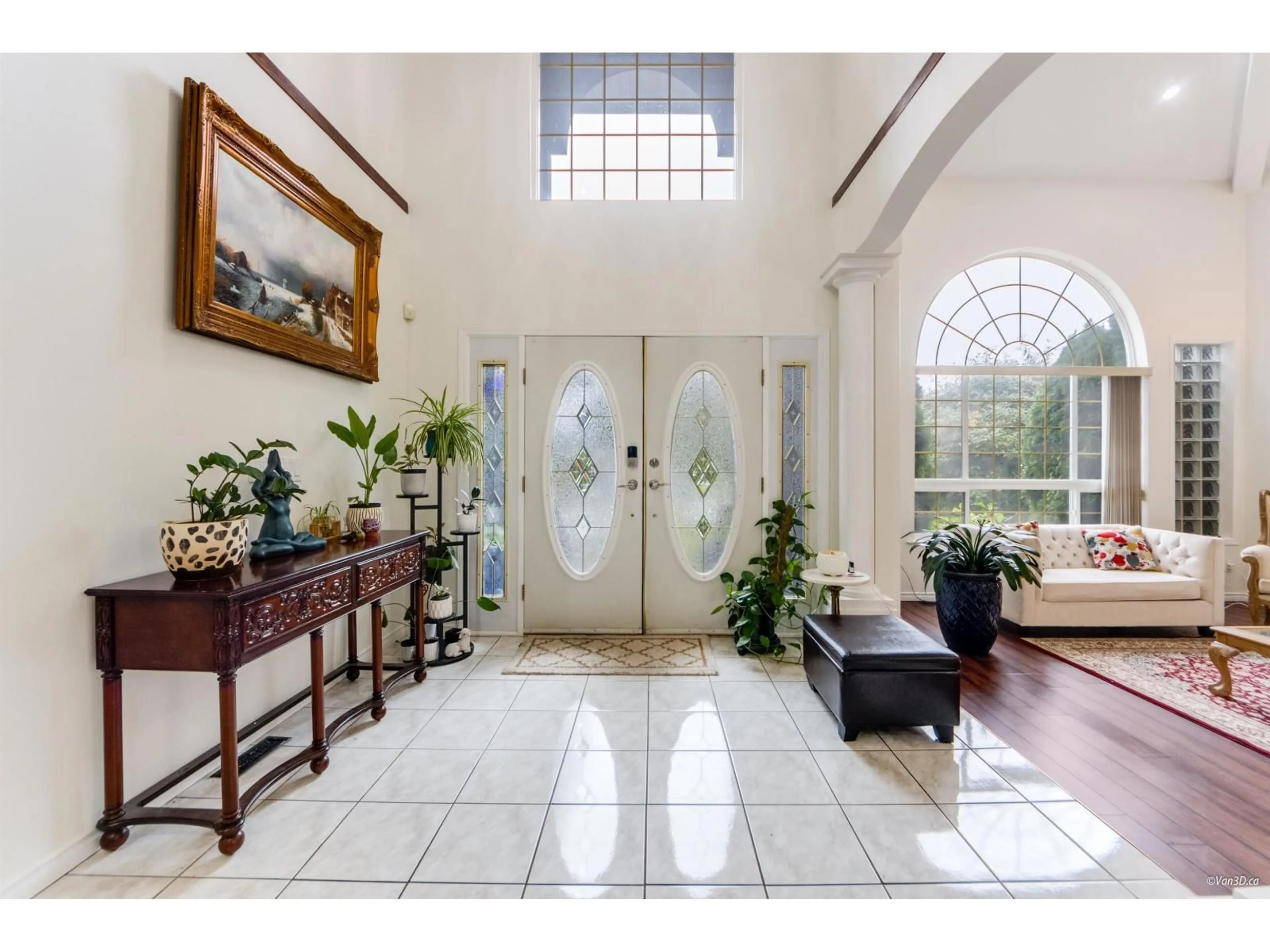 Indoor foyer for 5933 137A, Surrey British Columbia V3X3K9