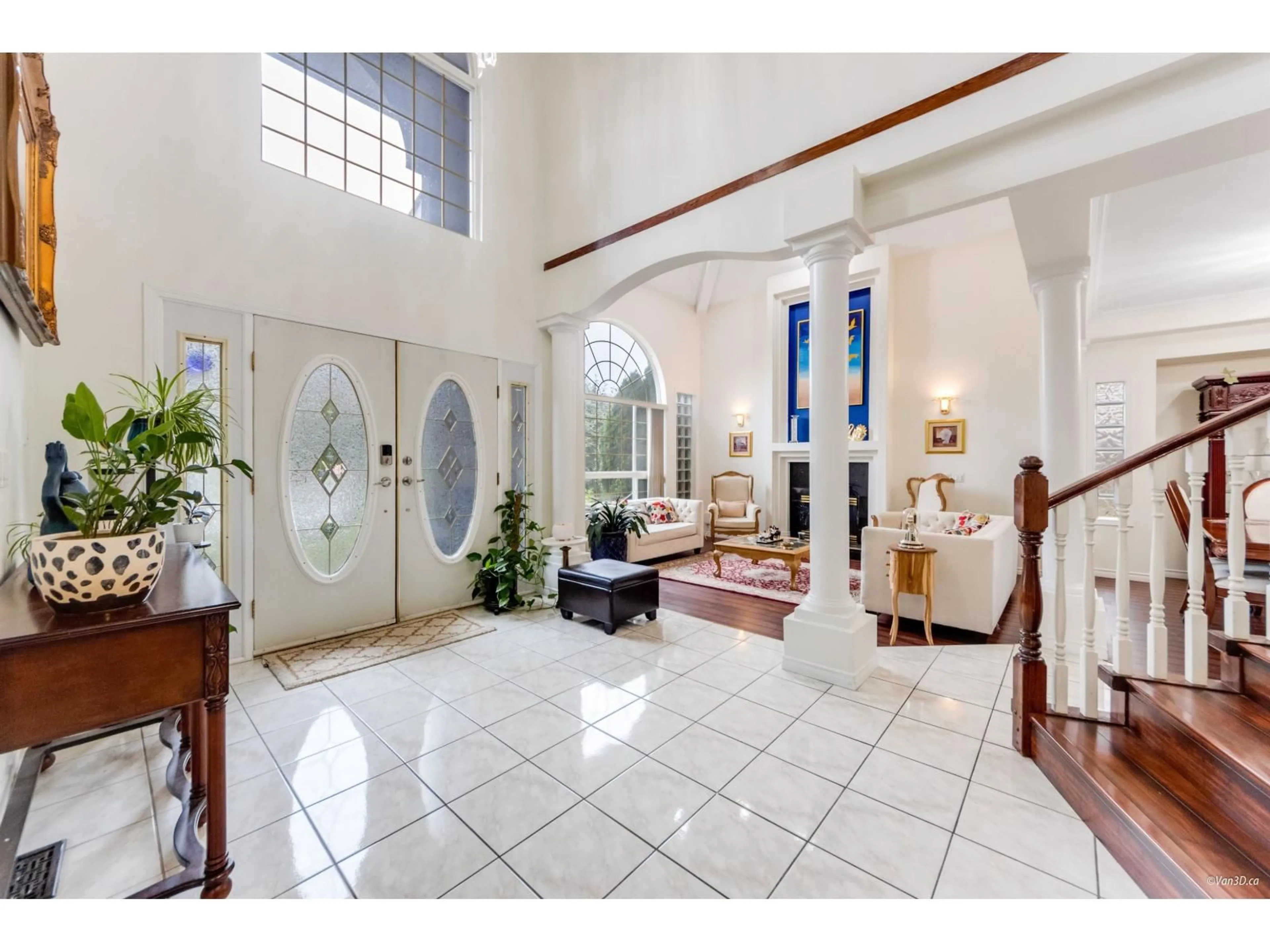 Indoor foyer for 5933 137A, Surrey British Columbia V3X3K9