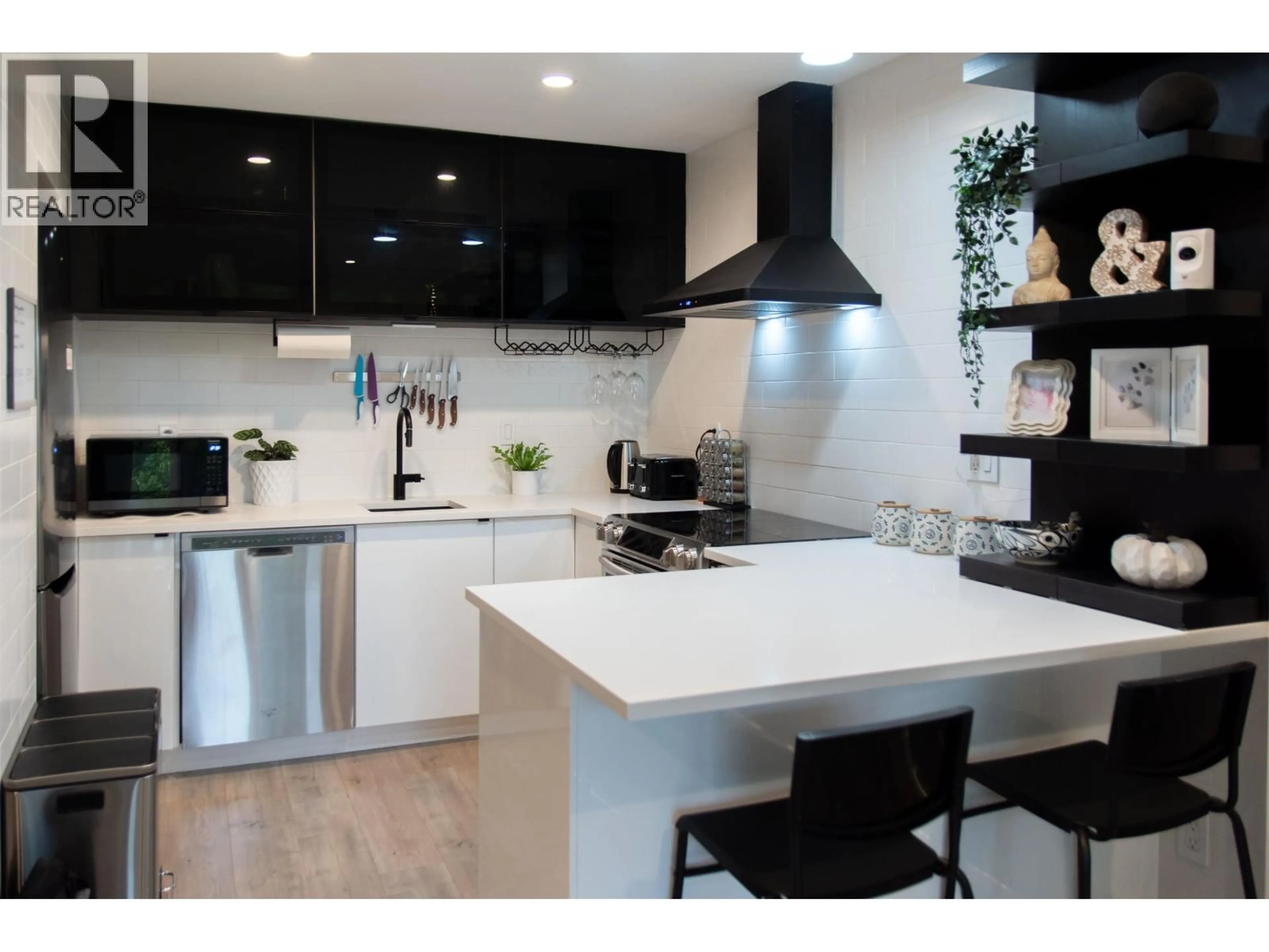 Contemporary kitchen, unknown for 402 - 1718 NELSON STREET, Vancouver British Columbia V6G1M8