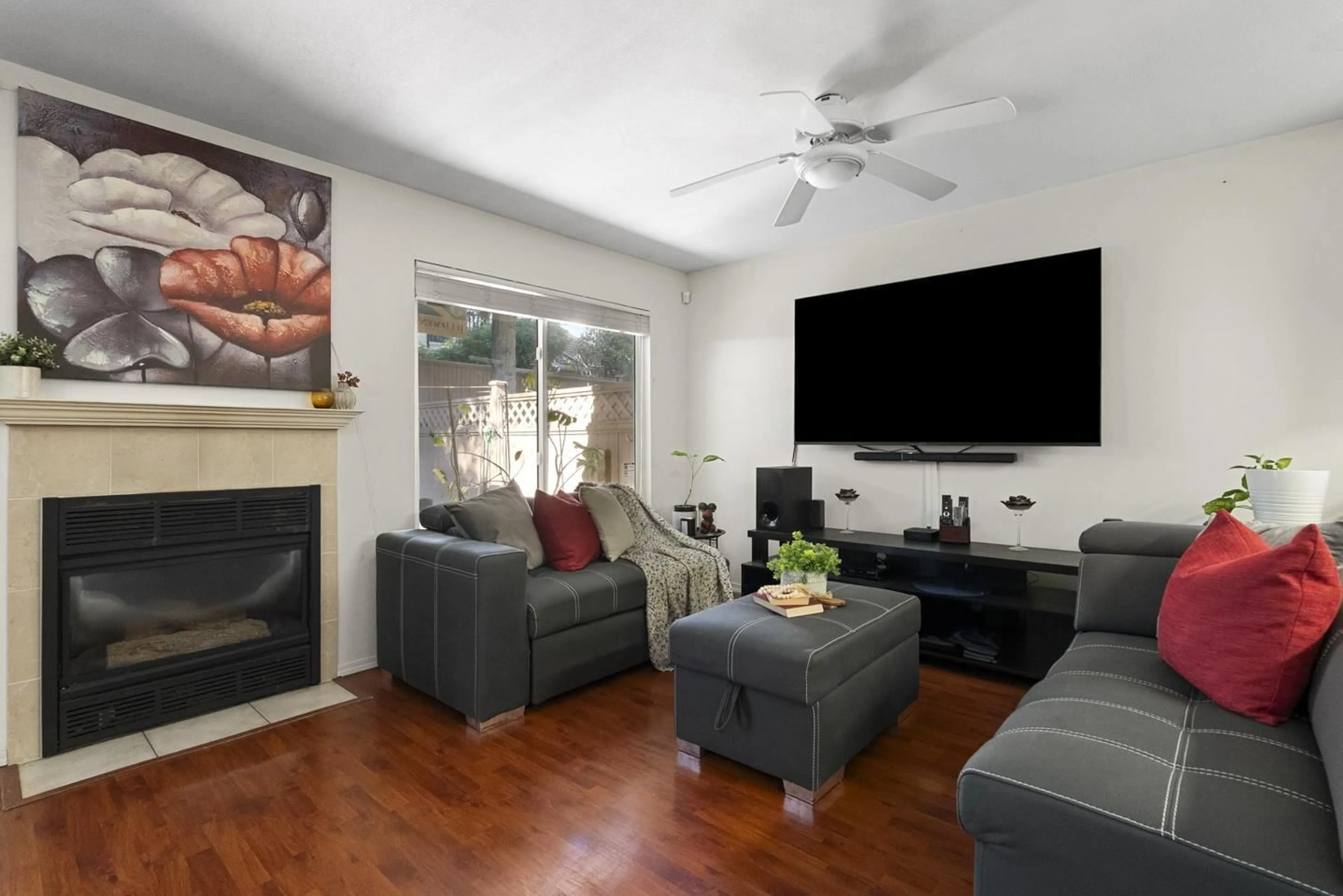 Living room with furniture, unknown for 43 - 10051 155, Surrey British Columbia V3R0S1