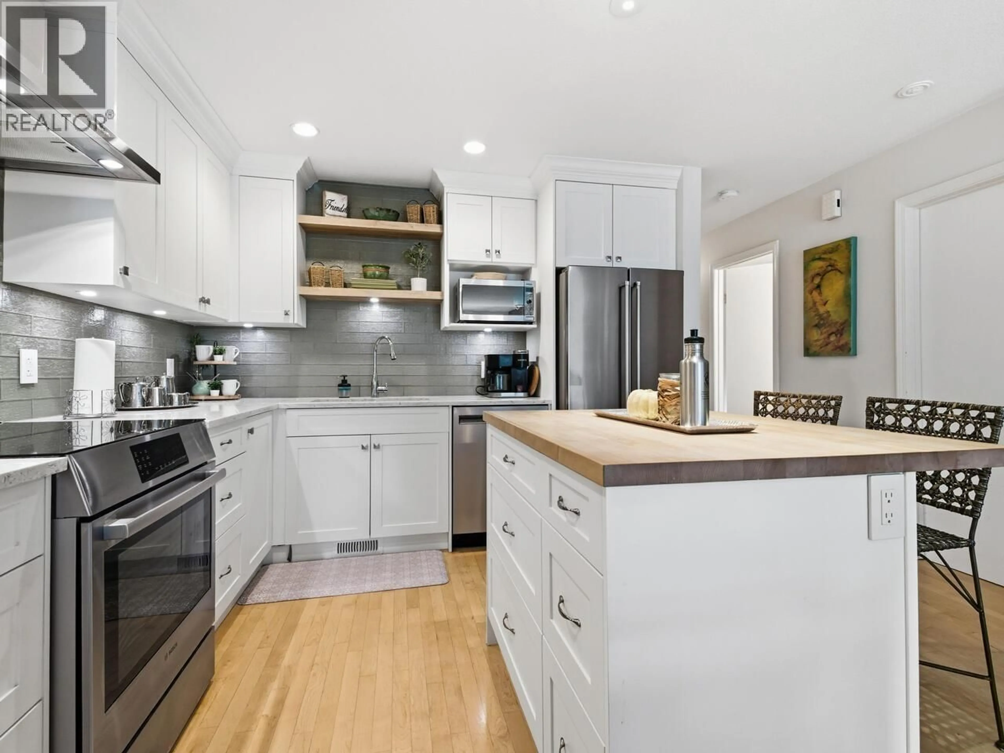 Open concept kitchen, wood/laminate floor for 3920 INDIAN RIVER DRIVE, North Vancouver British Columbia V7G2G8