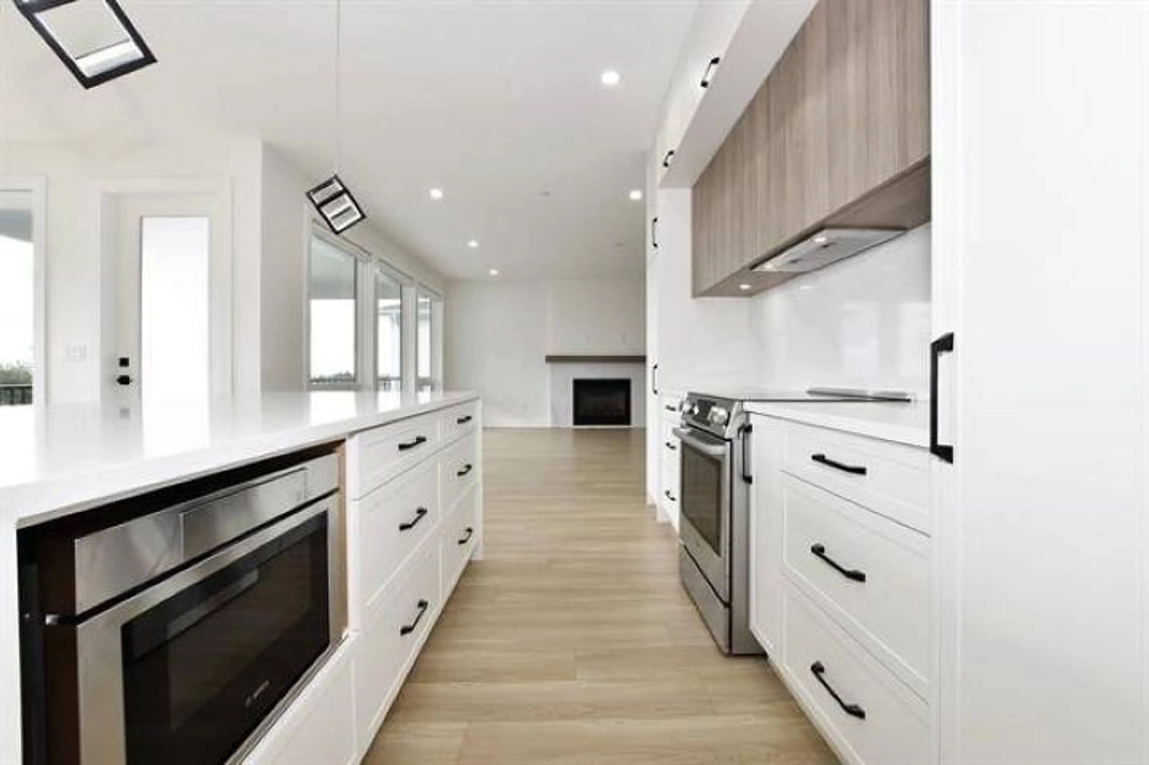 Contemporary kitchen, wood/laminate floor for 34030 PARR, Mission British Columbia V2V6B2