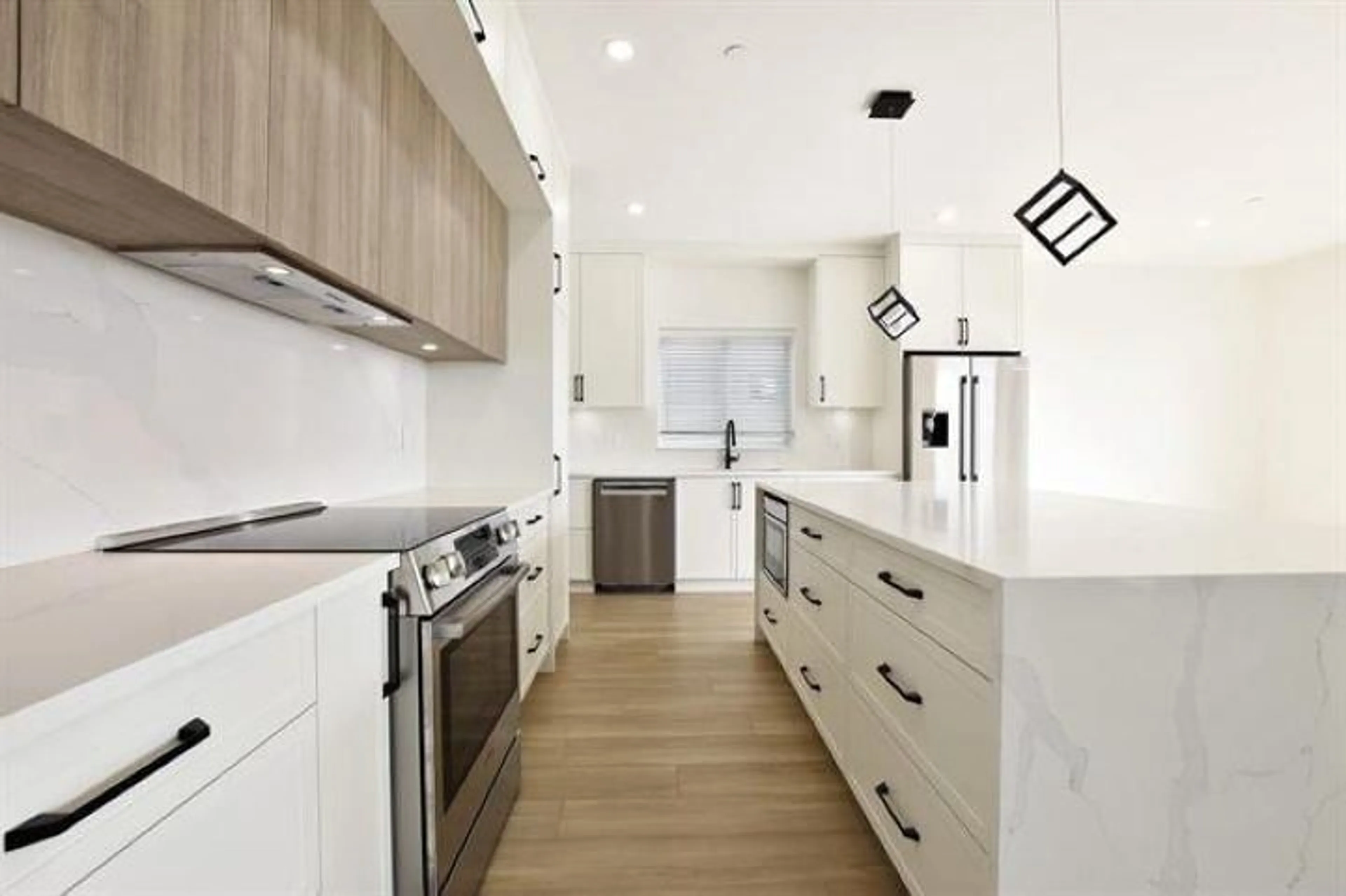 Contemporary kitchen, unknown for 34030 PARR, Mission British Columbia V2V6B2