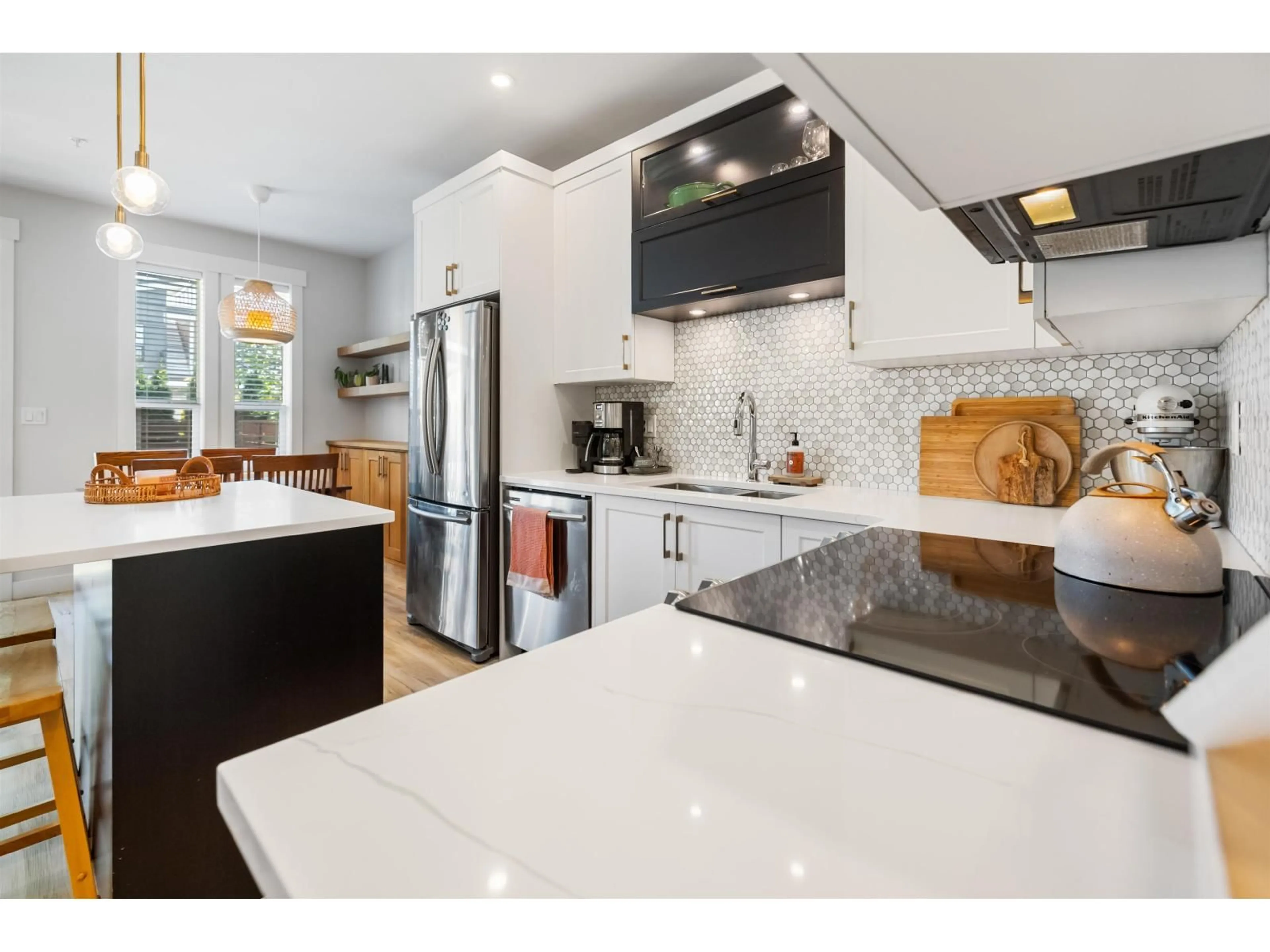 Contemporary kitchen, ceramic/tile floor for 8 - 7140 MAITLAND AVENUE, Chilliwack British Columbia V2R6C9