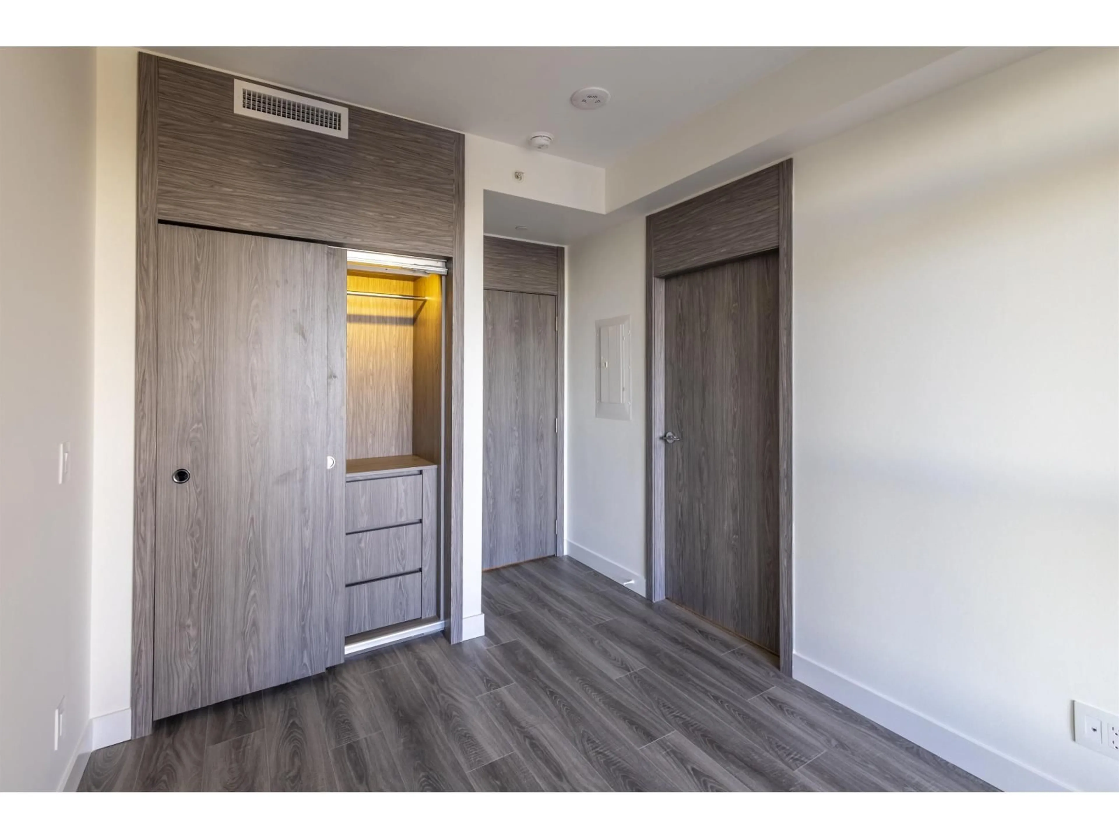 Indoor entryway for 3506 - 10750 135A, Surrey British Columbia V3T0V4