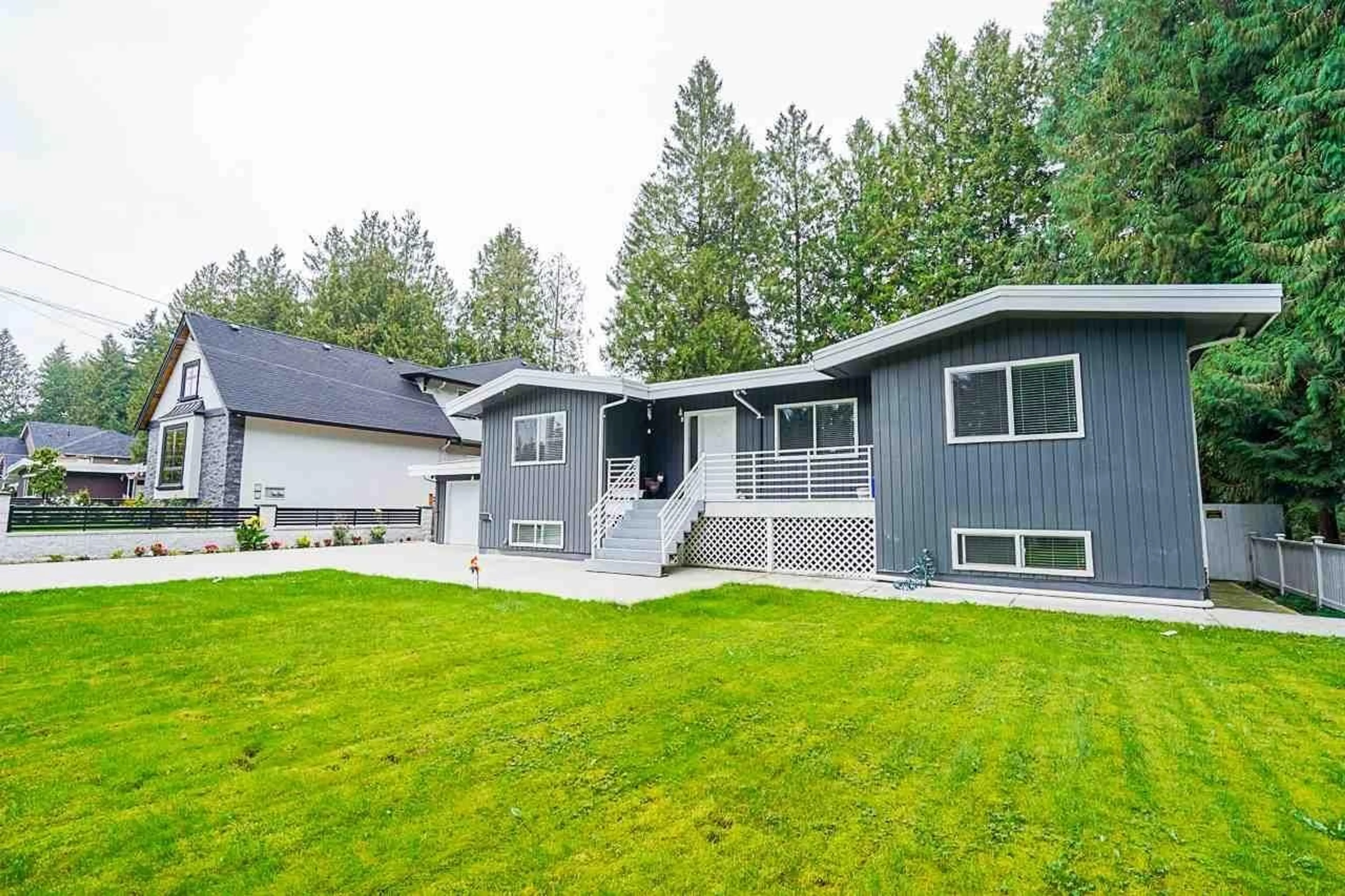 Home with vinyl exterior material, unknown for 2212 GRANT, Abbotsford British Columbia V2T2M7