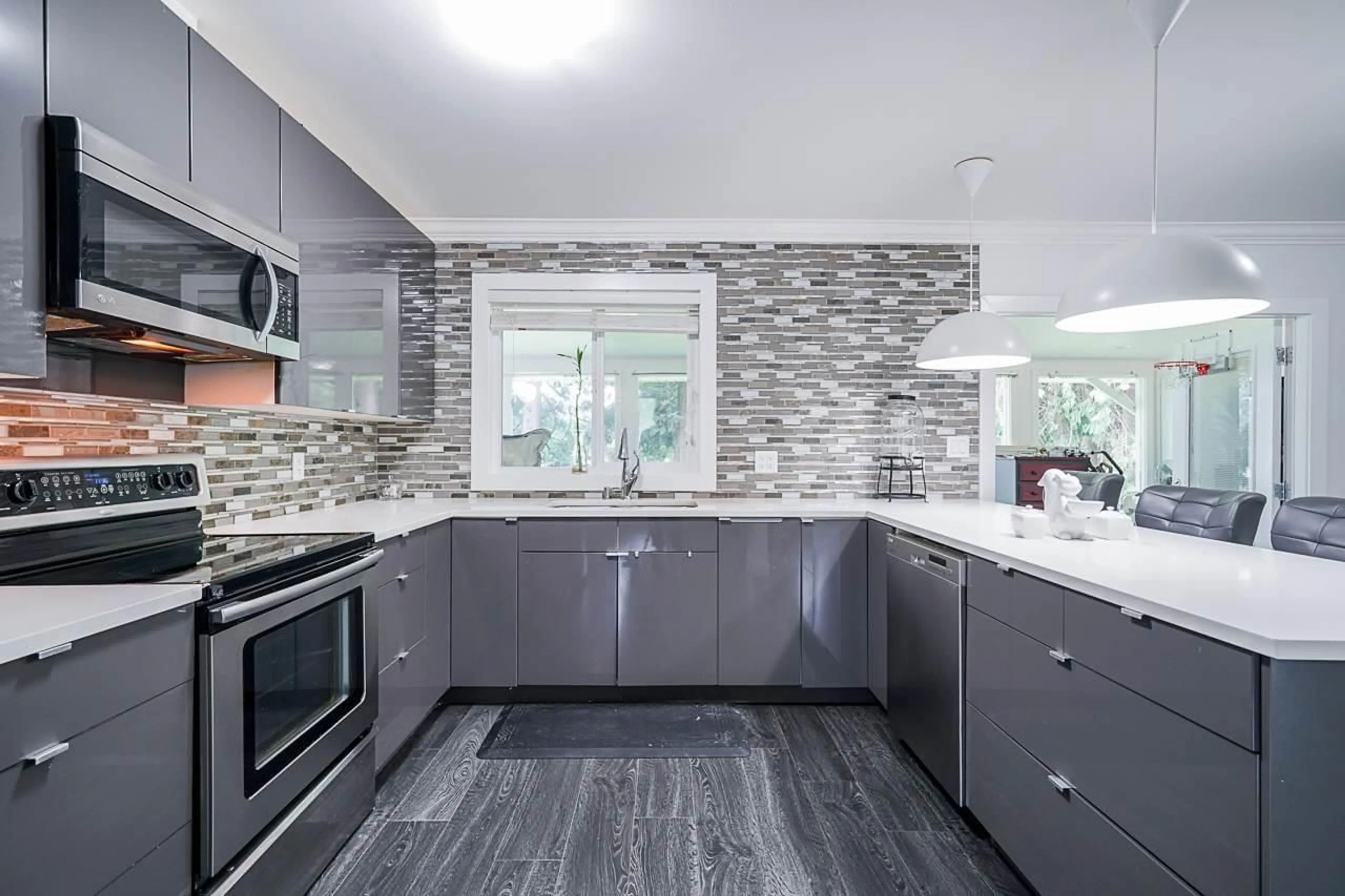 Contemporary kitchen, ceramic/tile floor for 2212 GRANT, Abbotsford British Columbia V2T2M7