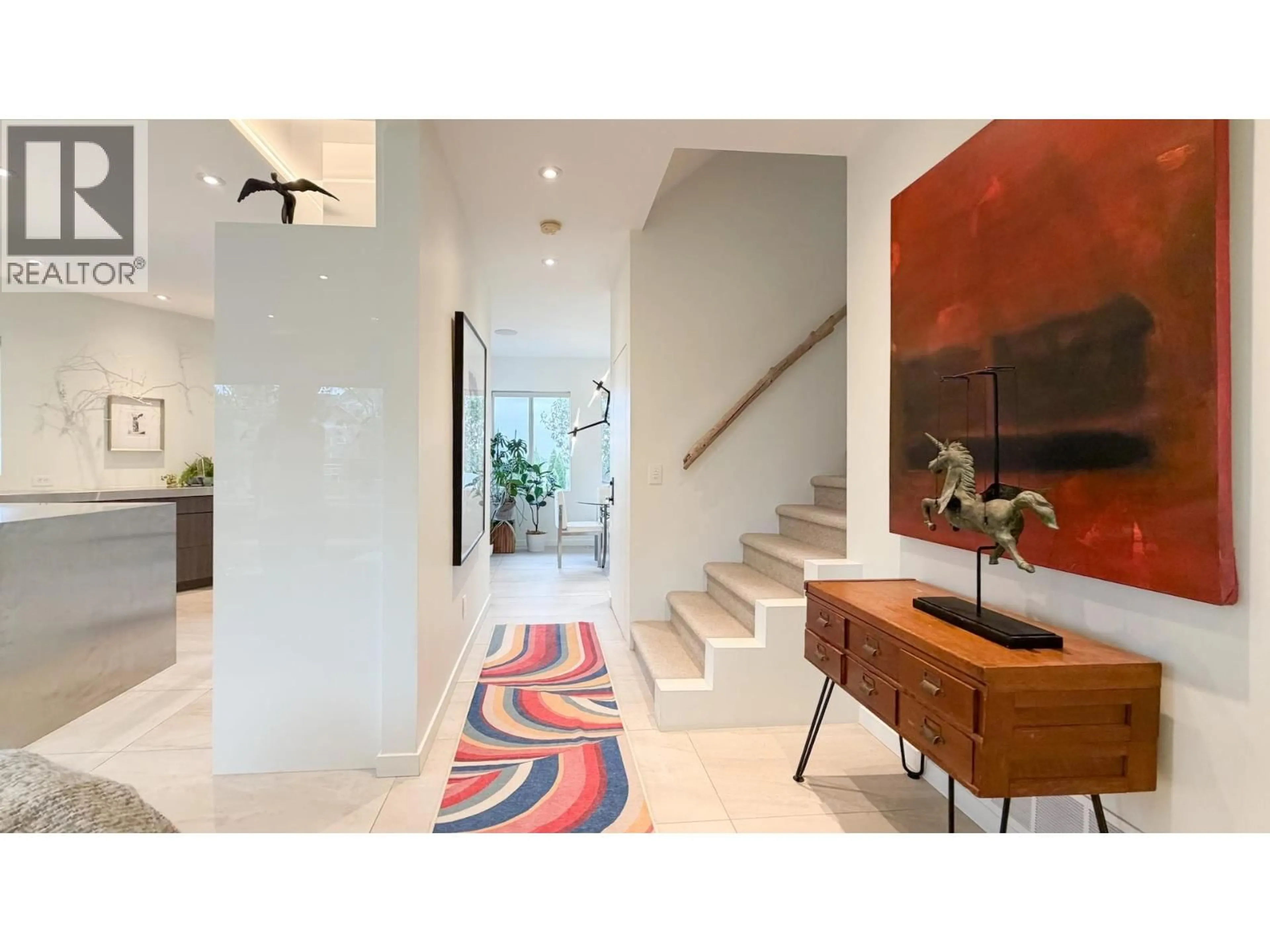 Indoor entryway for 6371 LONDON ROAD, Richmond British Columbia V7E6V5