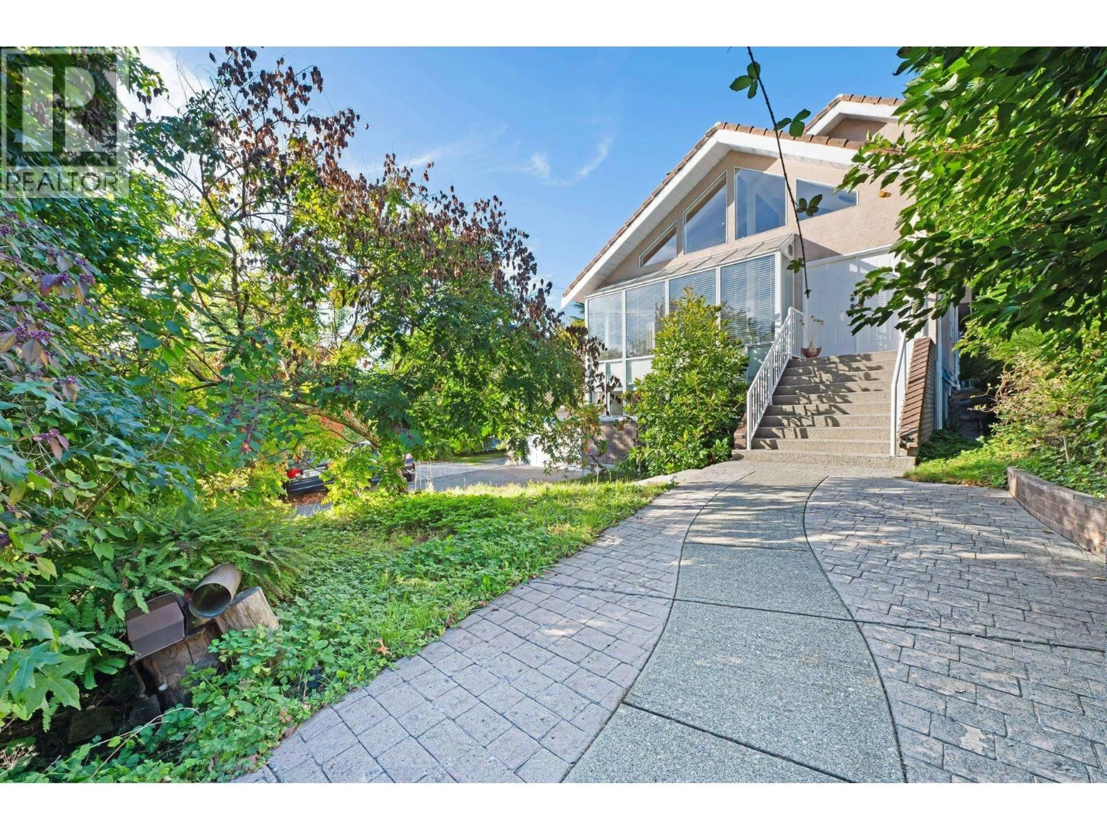 A pic from outside/outdoor area/front of a property/back of a property/a pic from drone, street for 389 METTA STREET, Port Moody British Columbia V3H2Y6