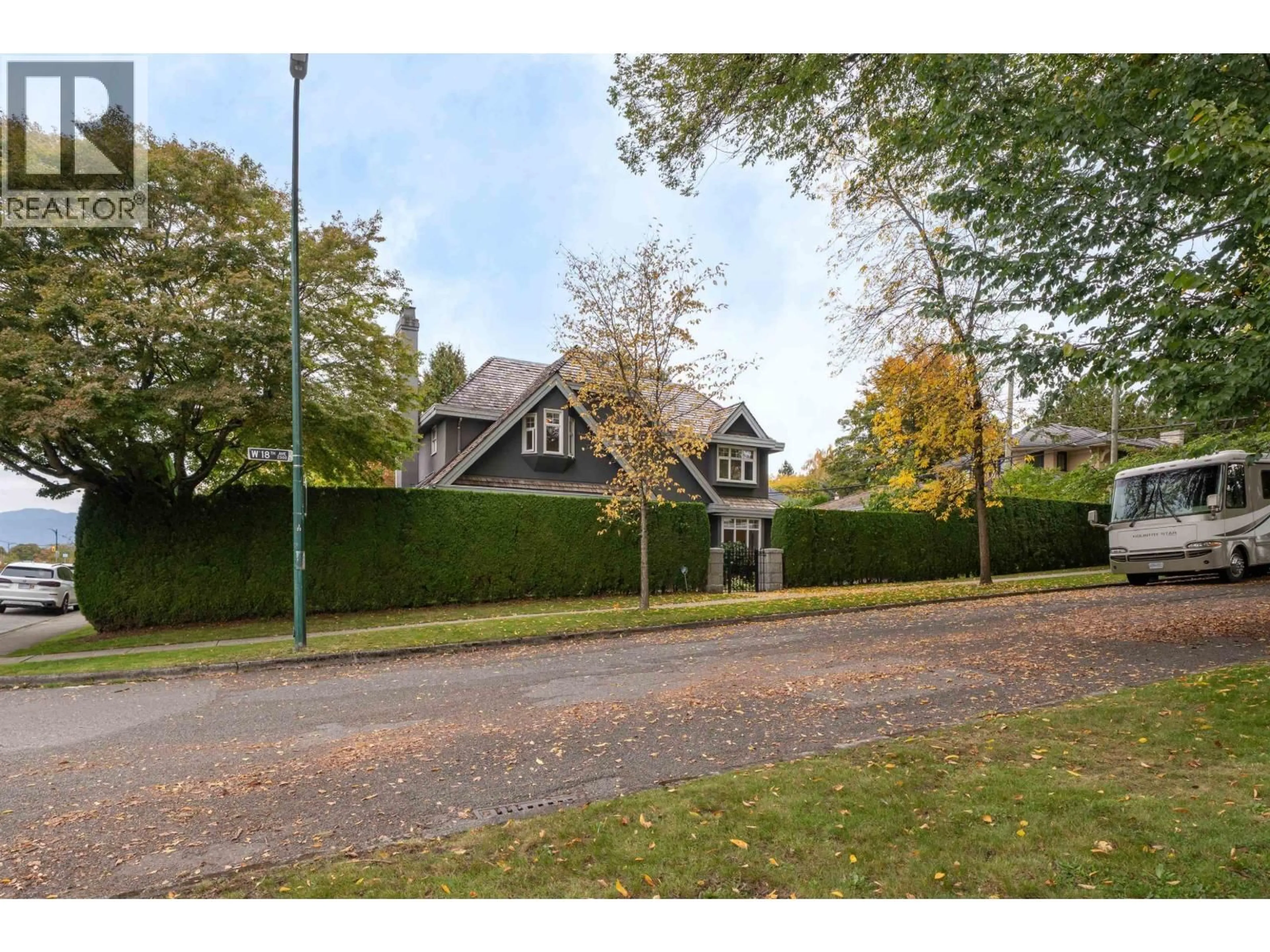 A pic from outside/outdoor area/front of a property/back of a property/a pic from drone, street for 2087 18TH AVENUE, Vancouver British Columbia V6J2N7