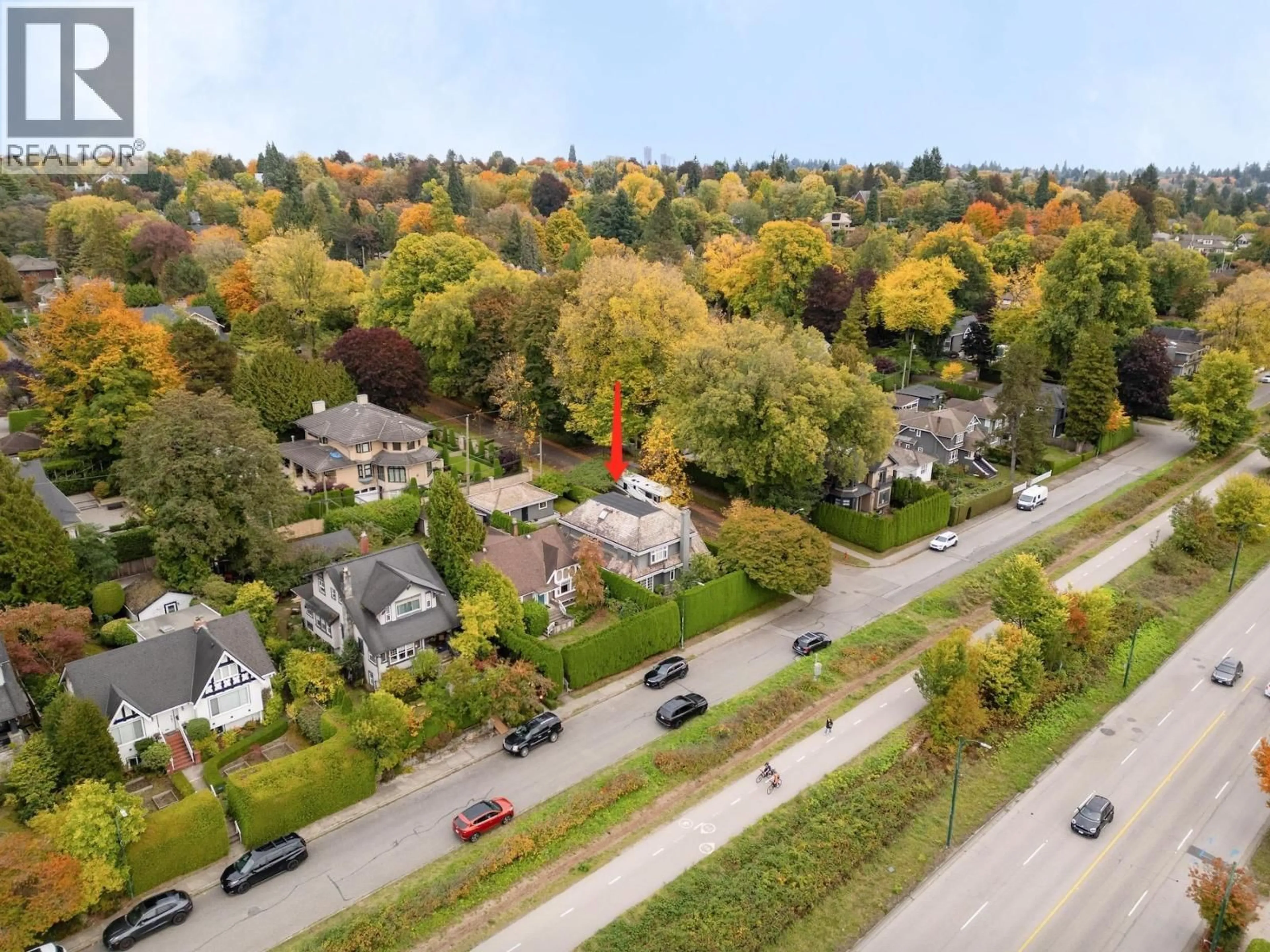 A pic from outside/outdoor area/front of a property/back of a property/a pic from drone, street for 2087 18TH AVENUE, Vancouver British Columbia V6J2N7