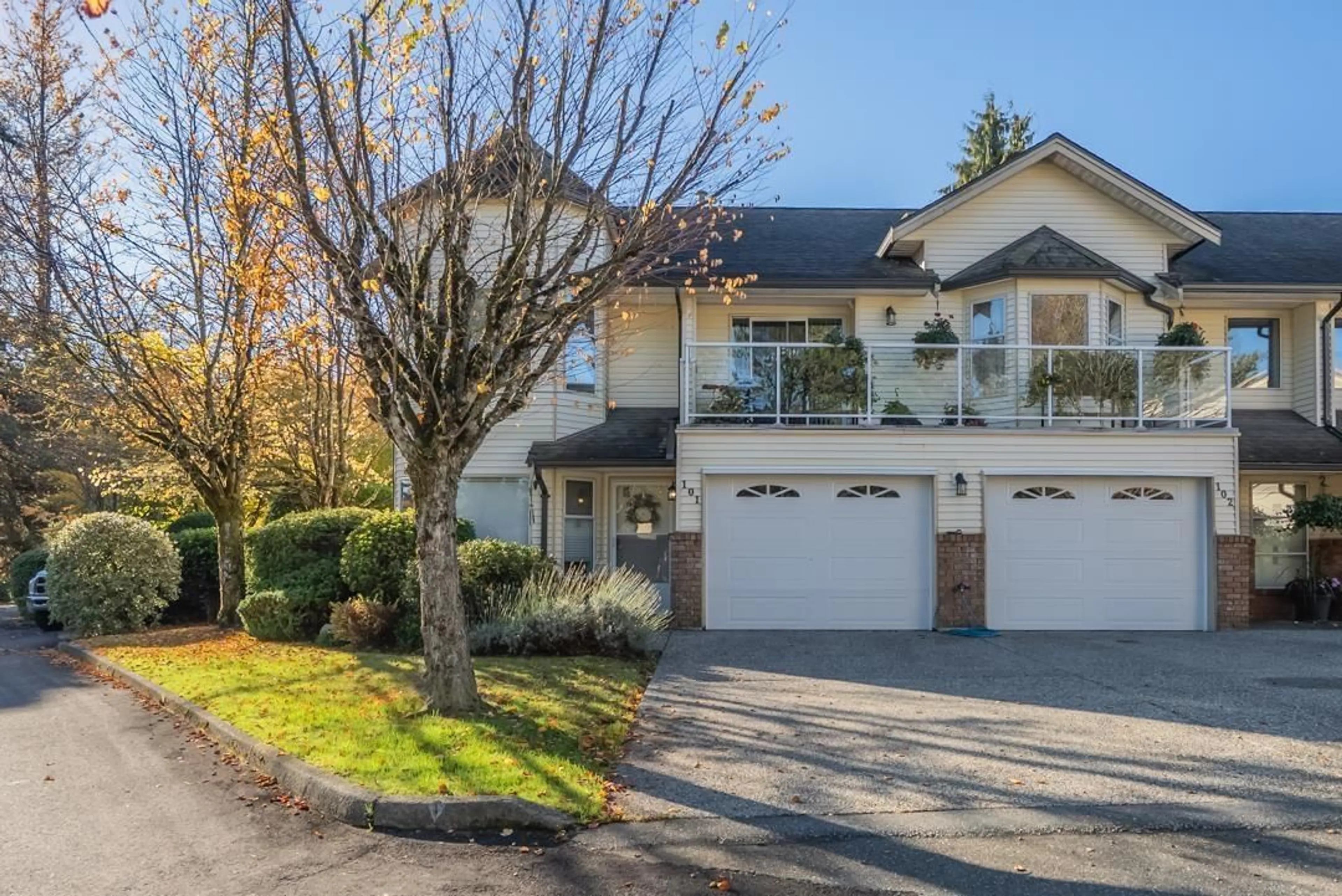 A pic from outside/outdoor area/front of a property/back of a property/a pic from drone, street for 101 - 6841 138, Surrey British Columbia V3W0A7