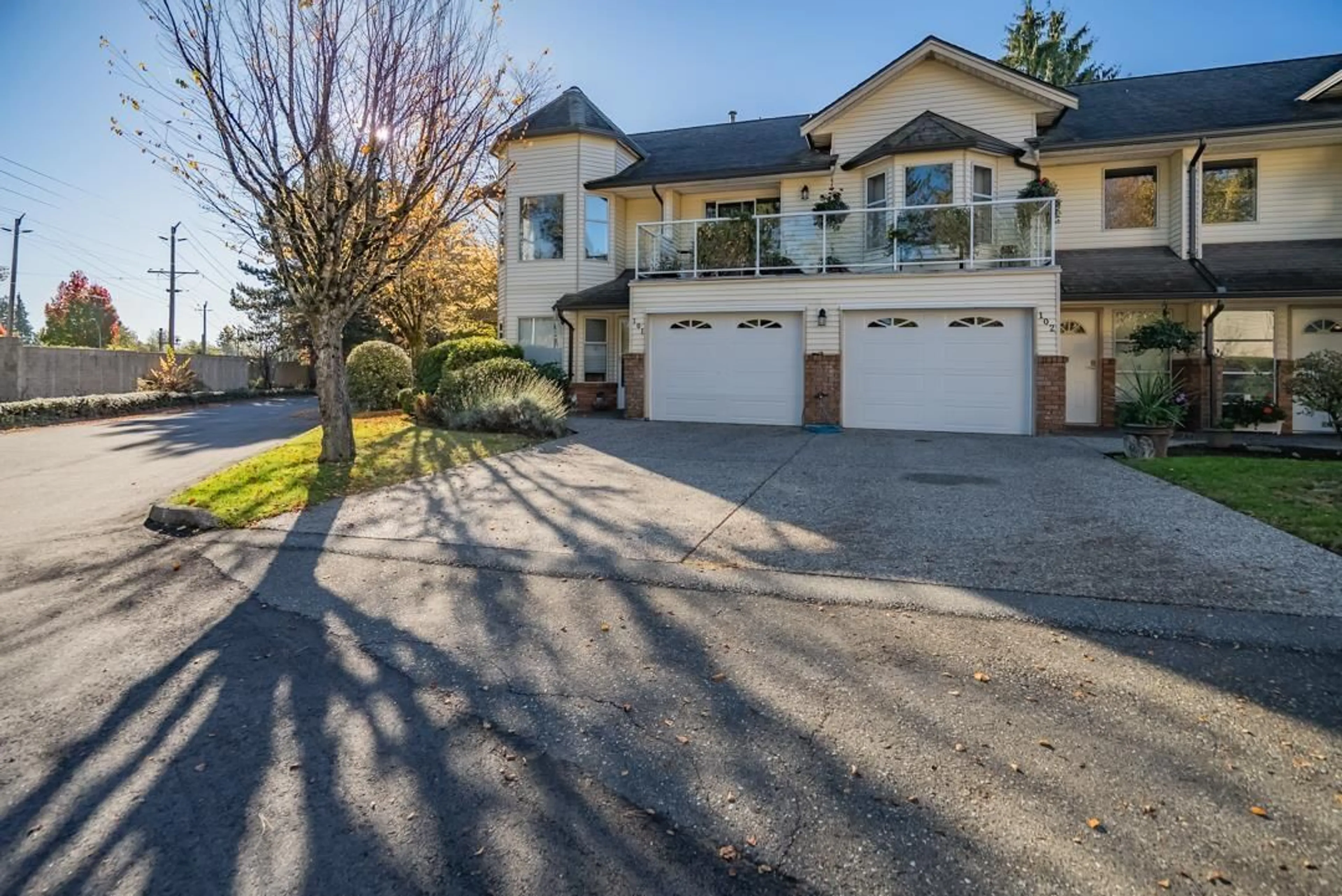 A pic from outside/outdoor area/front of a property/back of a property/a pic from drone, unknown for 101 - 6841 138, Surrey British Columbia V3W0A7