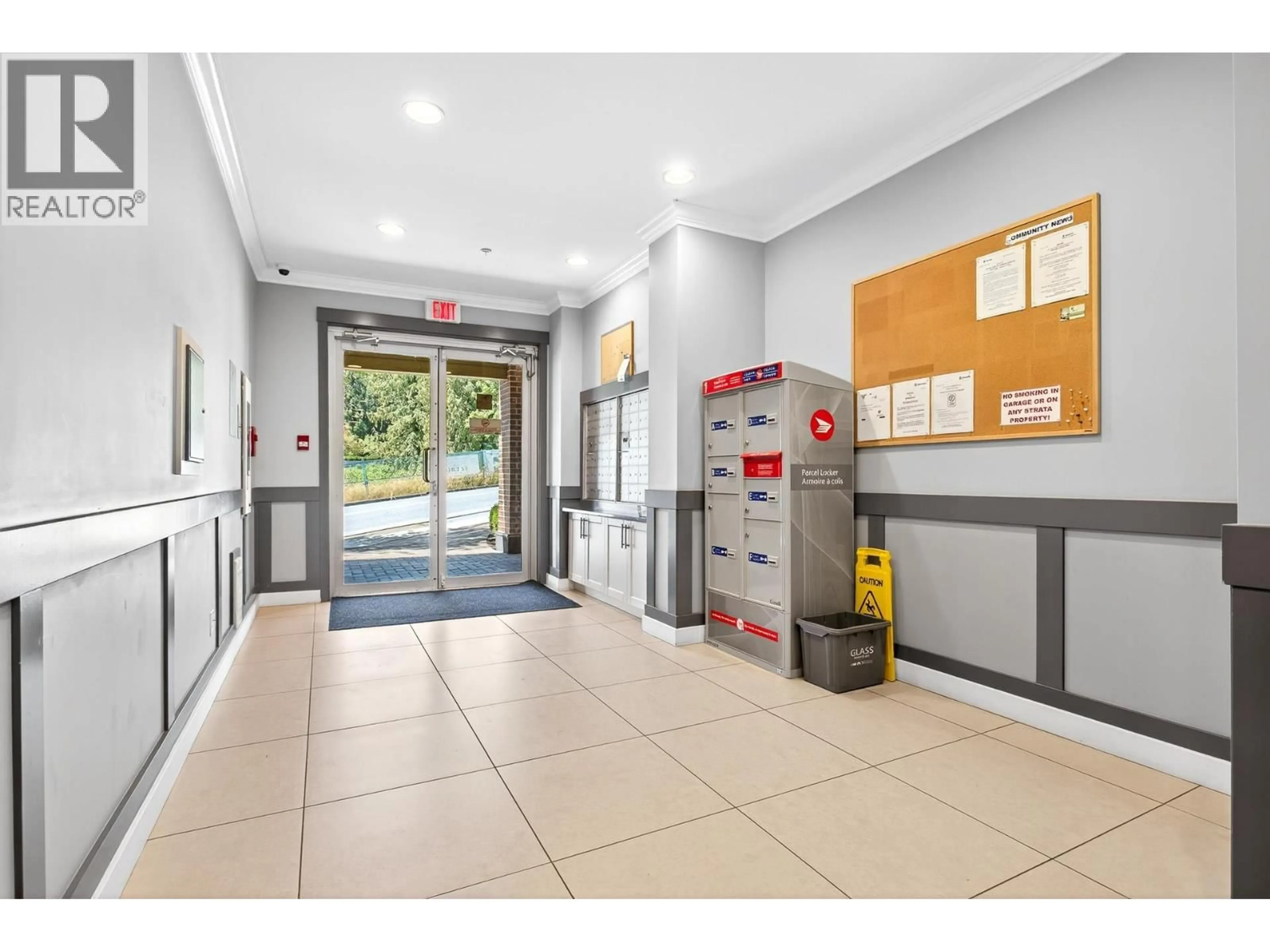 Indoor foyer for 202 - 11580 223 STREET, Maple Ridge British Columbia V2X9H1