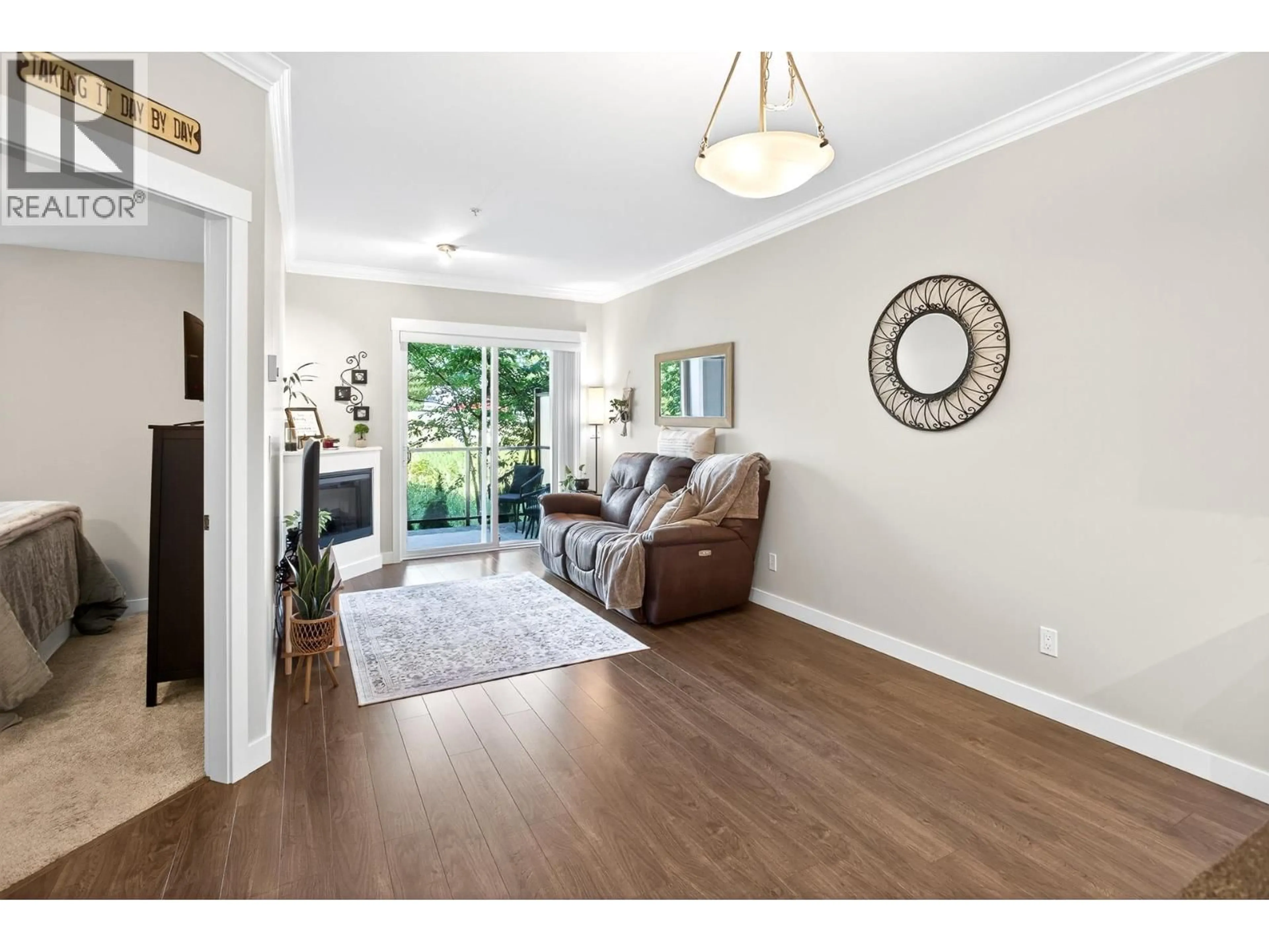 Living room with furniture, wood/laminate floor for 202 - 11580 223 STREET, Maple Ridge British Columbia V2X9H1