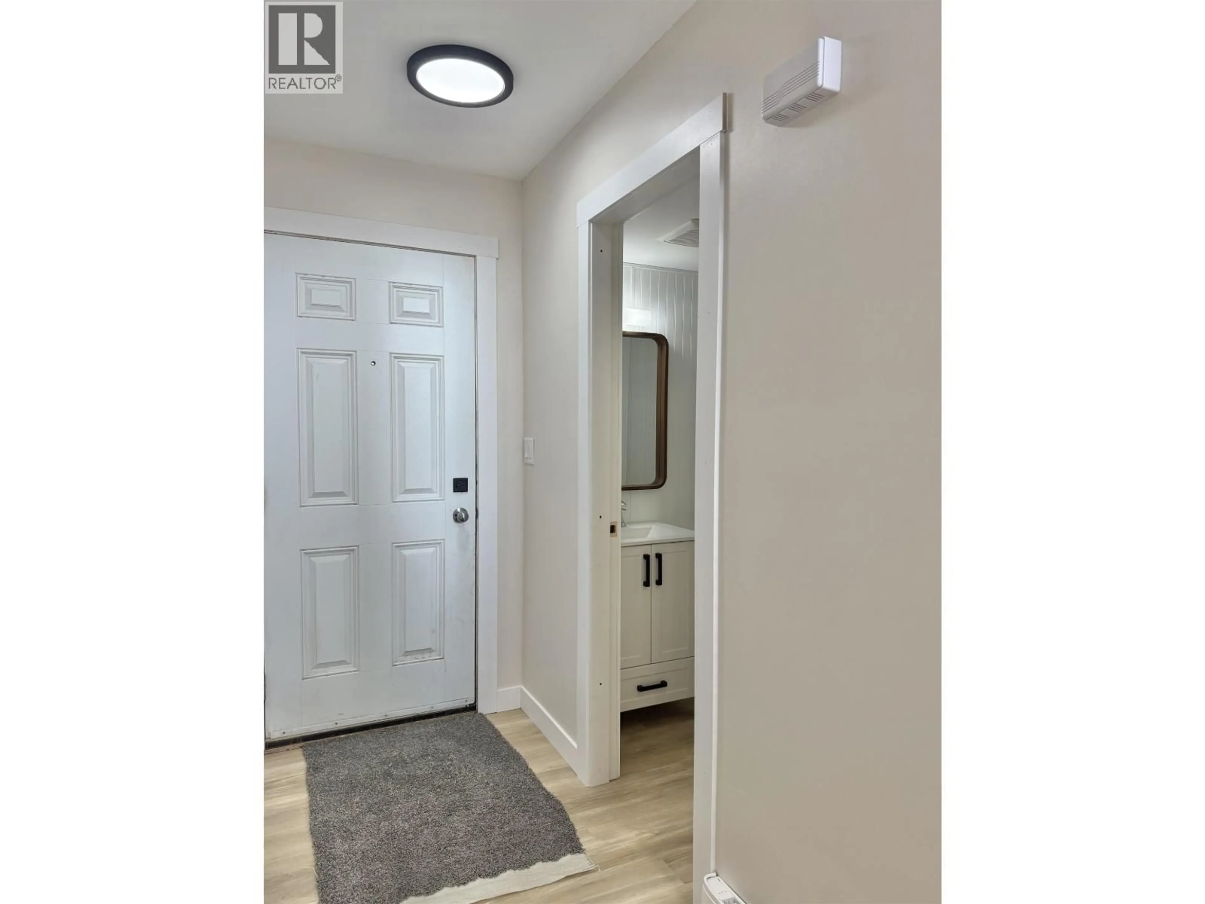 Indoor entryway for 11 - 605 CARSON DRIVE, Williams Lake British Columbia V2G1T1