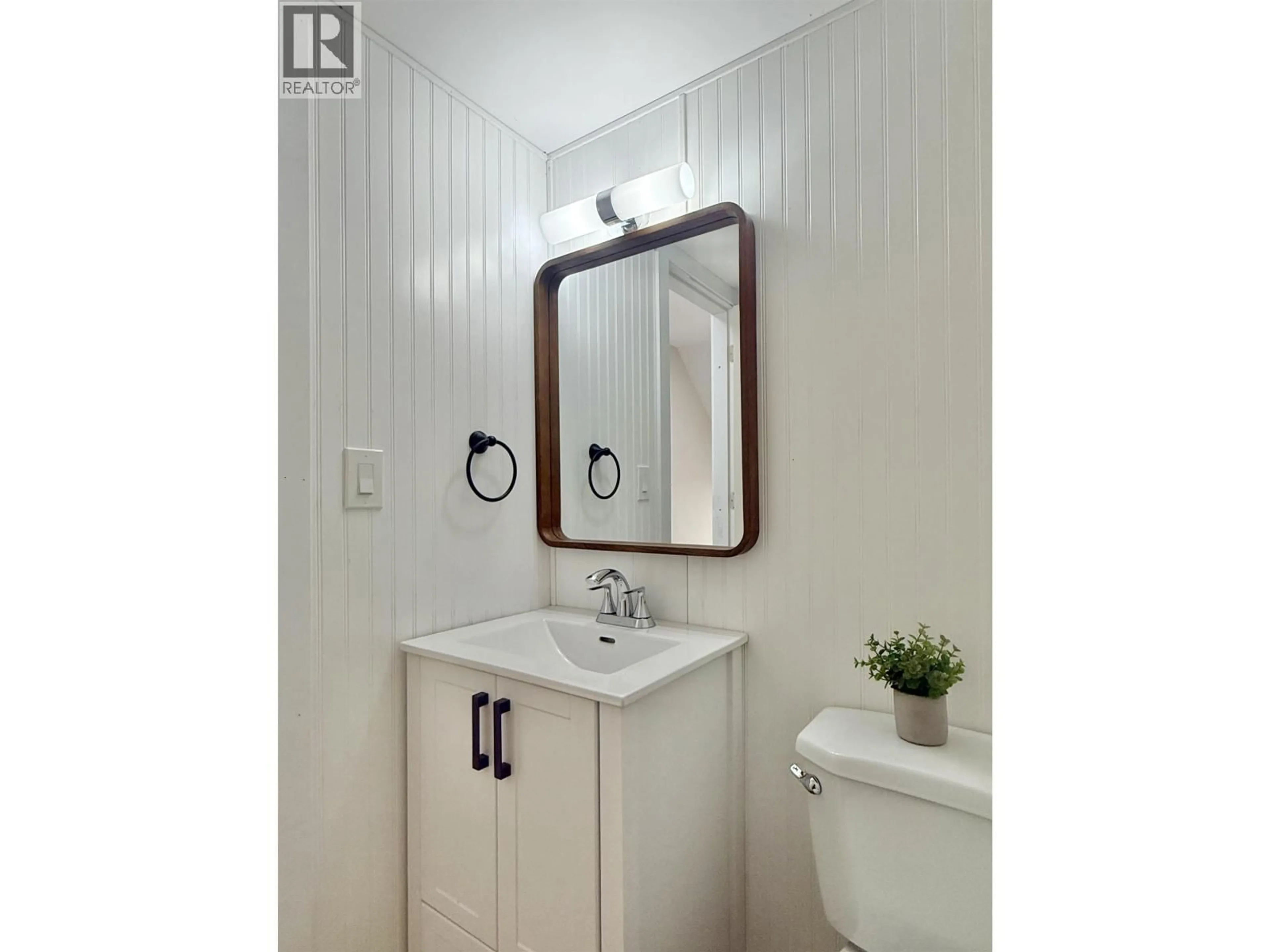 Standard bathroom, ceramic/tile floor for 11 - 605 CARSON DRIVE, Williams Lake British Columbia V2G1T1