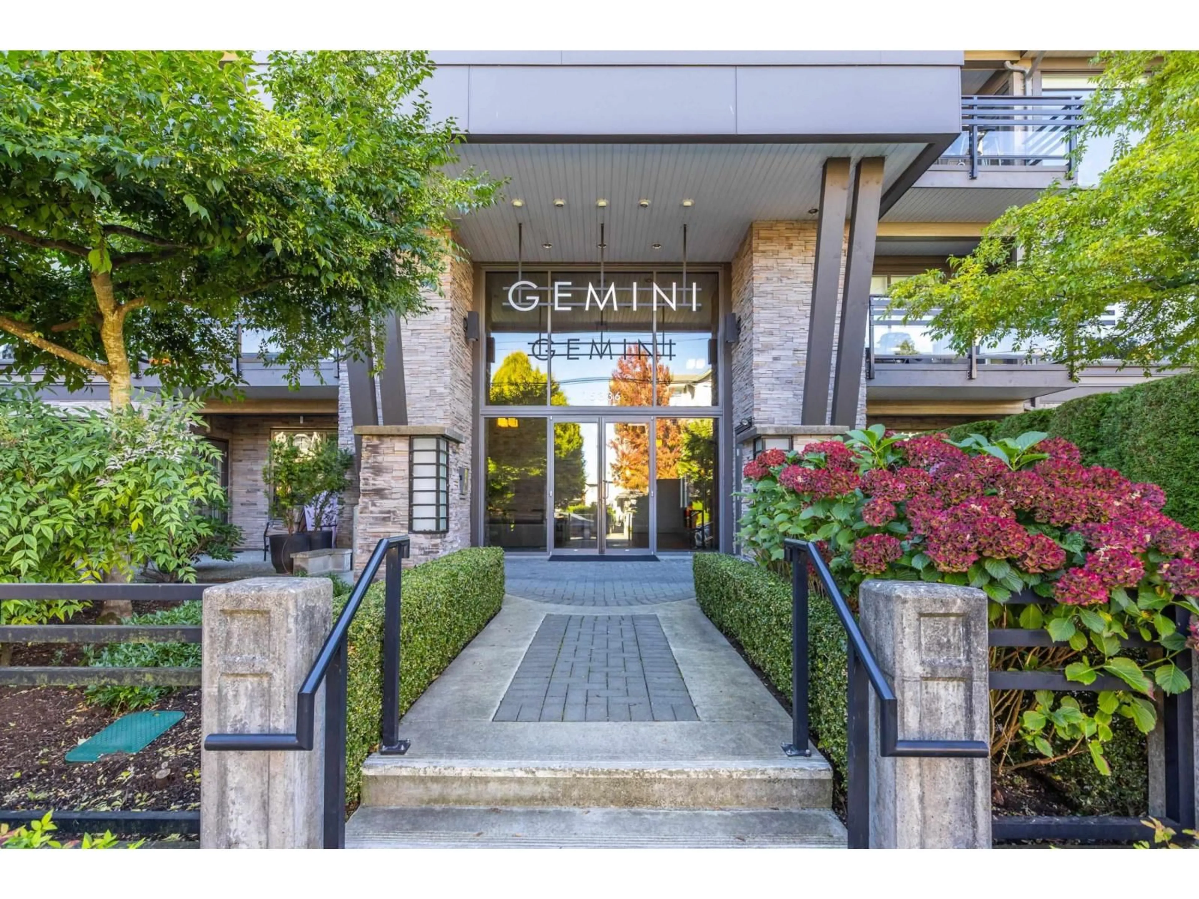 Lobby for 105 - 15336 17A, Surrey British Columbia V4A1V3