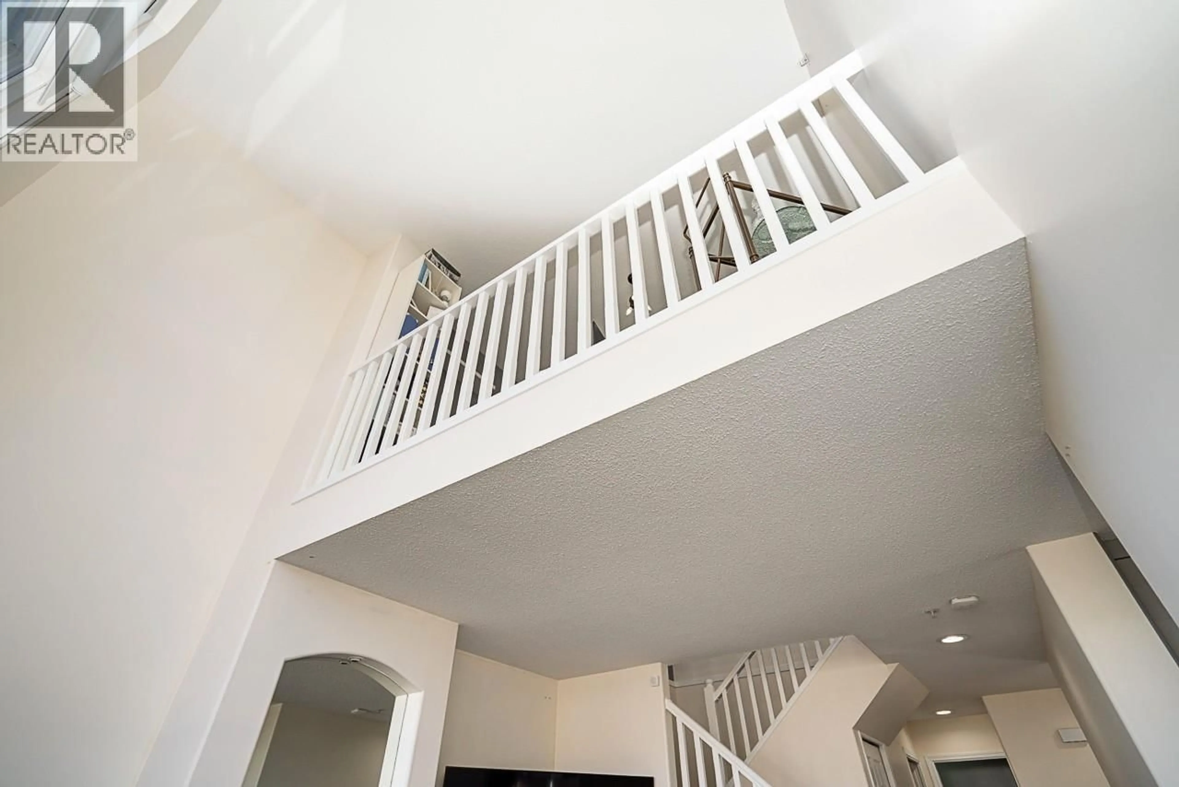 Stairs for 52 - 1370 RIVERWOOD GATE, Port Coquitlam British Columbia V3B7V7