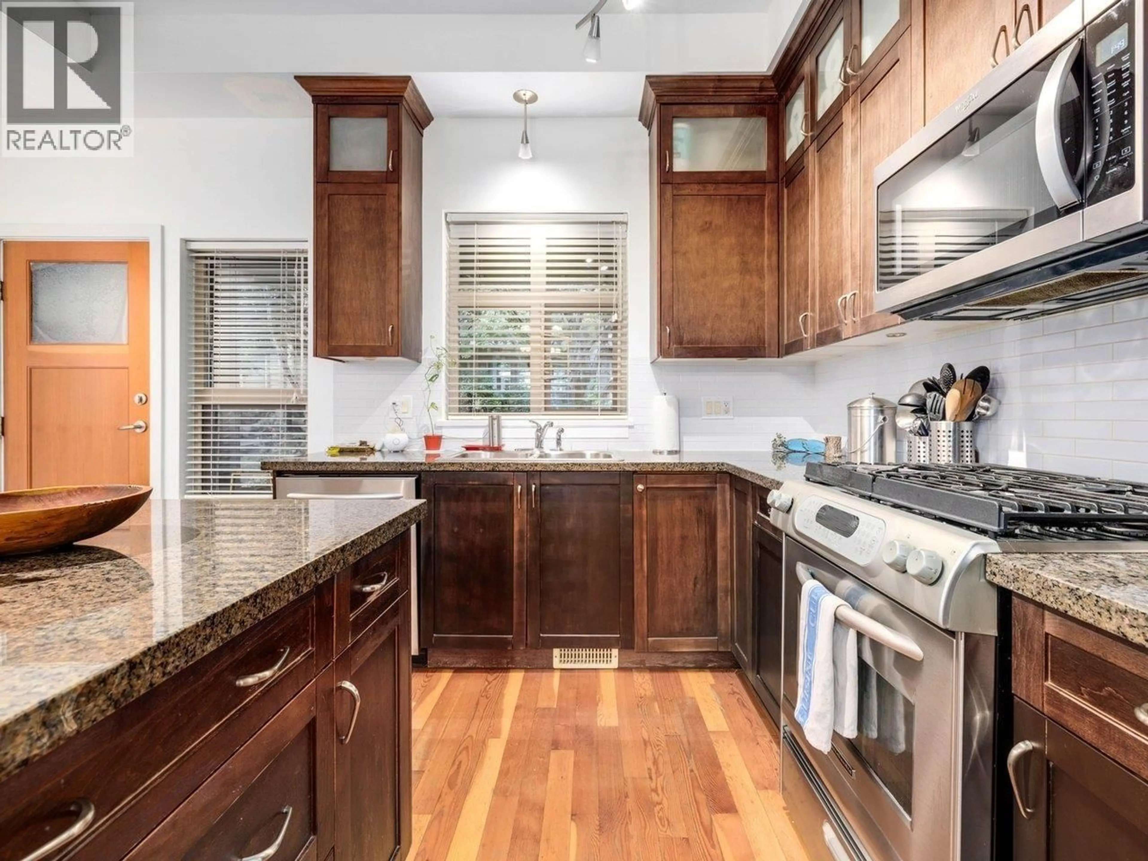 Open concept kitchen, unknown for 123 - 250 SALTER STREET, New Westminster British Columbia V3M0B7