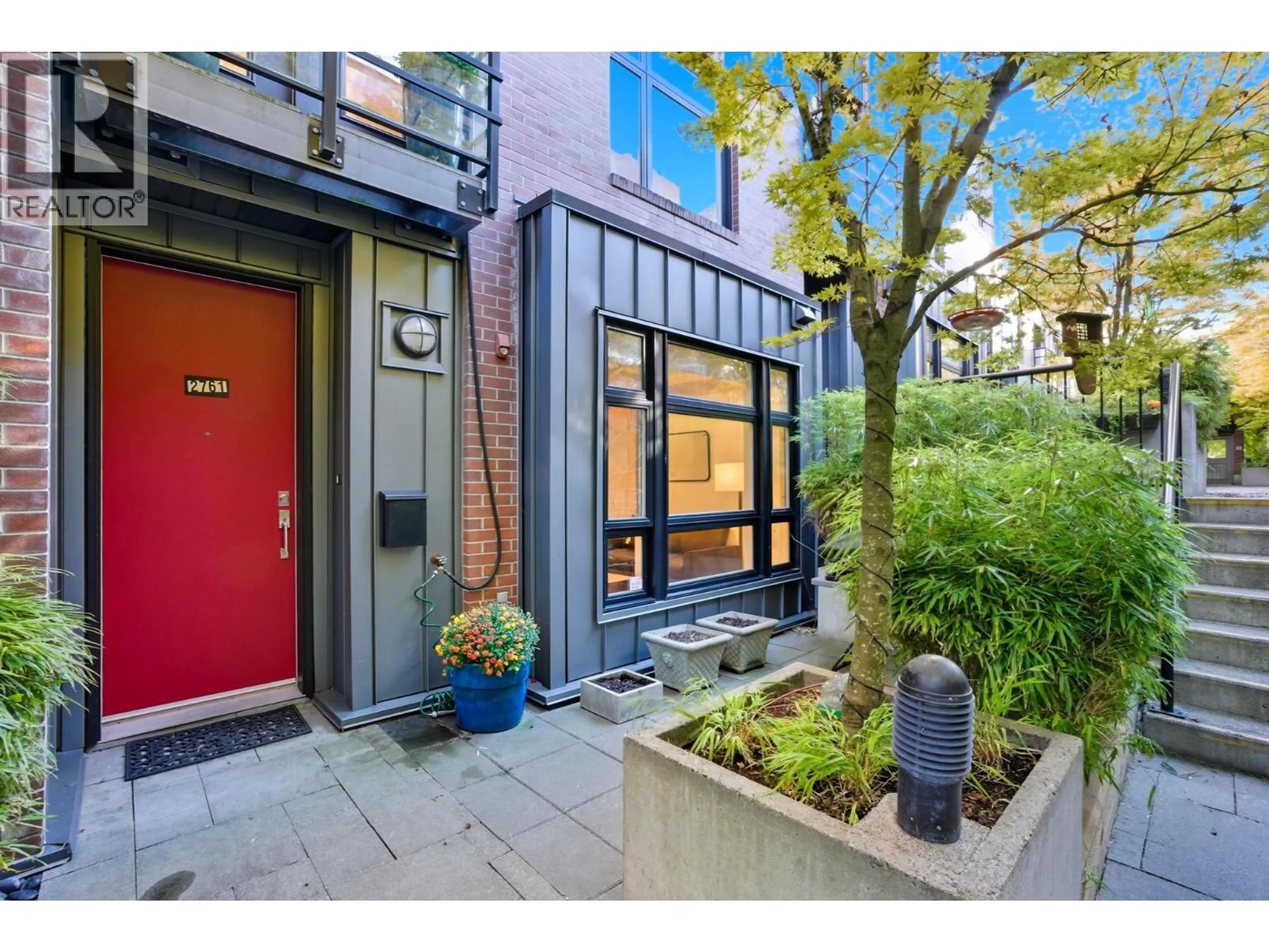 Unknown for 2761 GUELPH STREET, Vancouver British Columbia V5T3P6