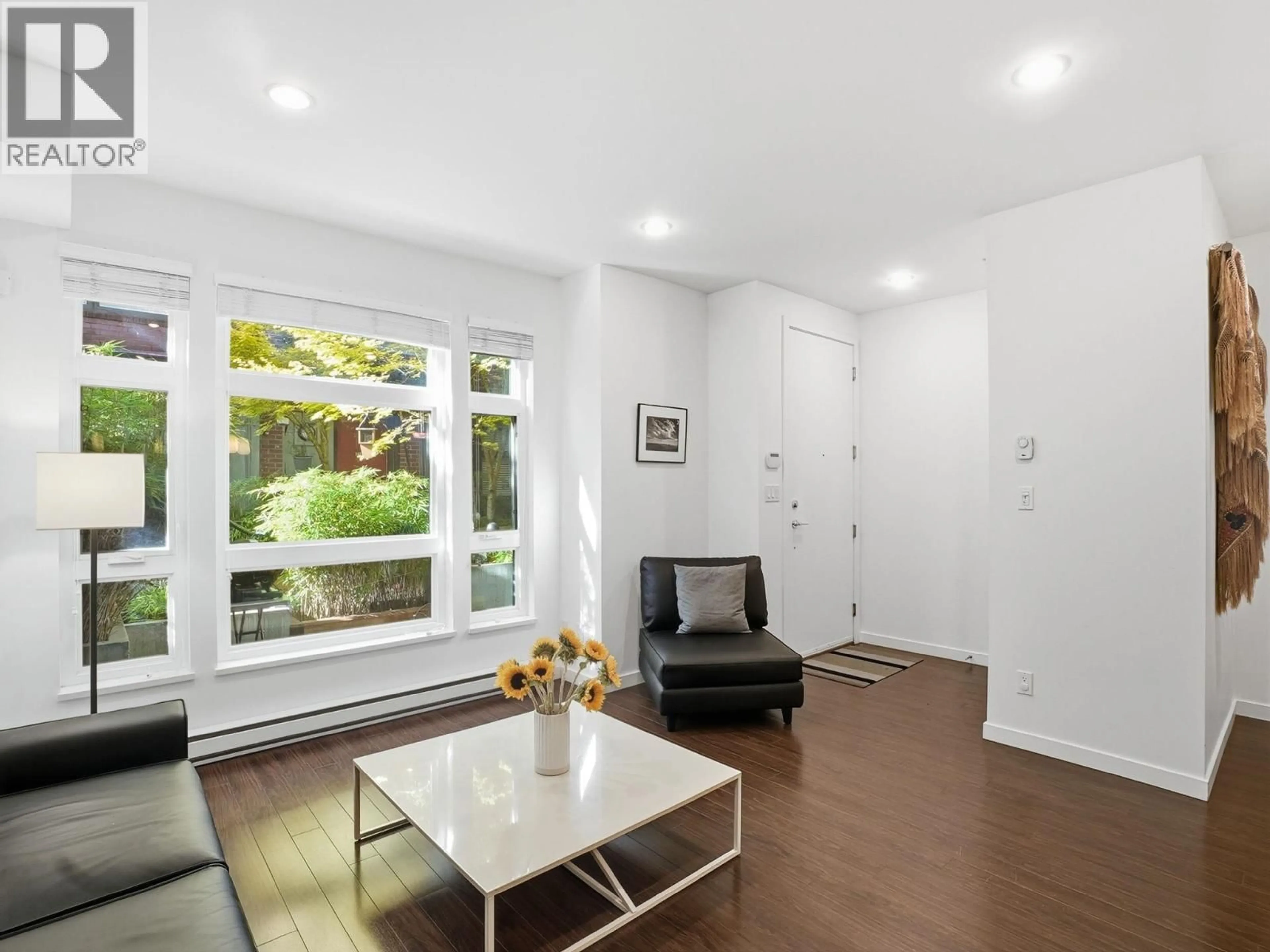 Living room with furniture, wood/laminate floor for 2761 GUELPH STREET, Vancouver British Columbia V5T3P6