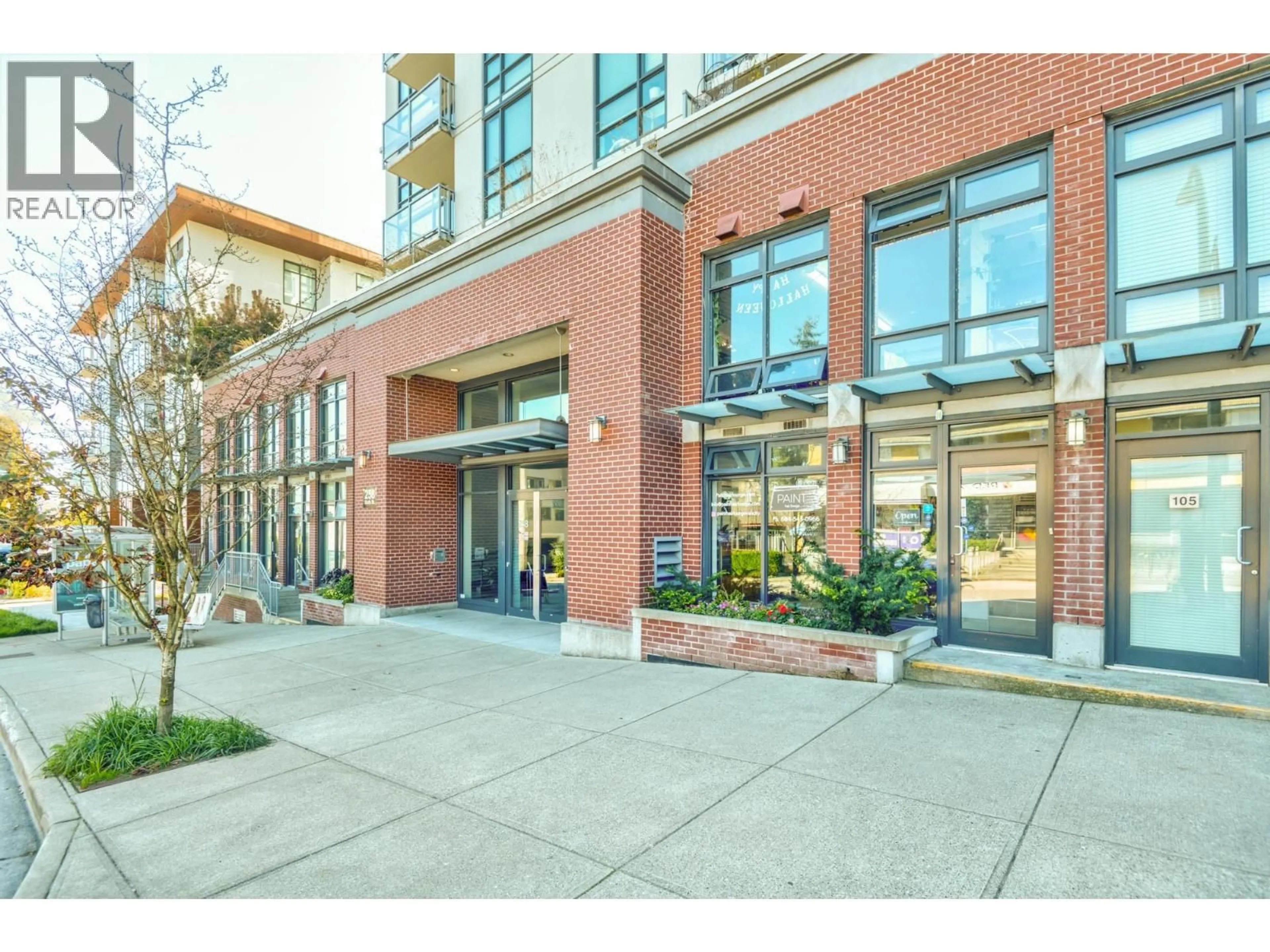 Indoor foyer for 404 - 258 SIXTH STREET, New Westminster British Columbia V3L0G6
