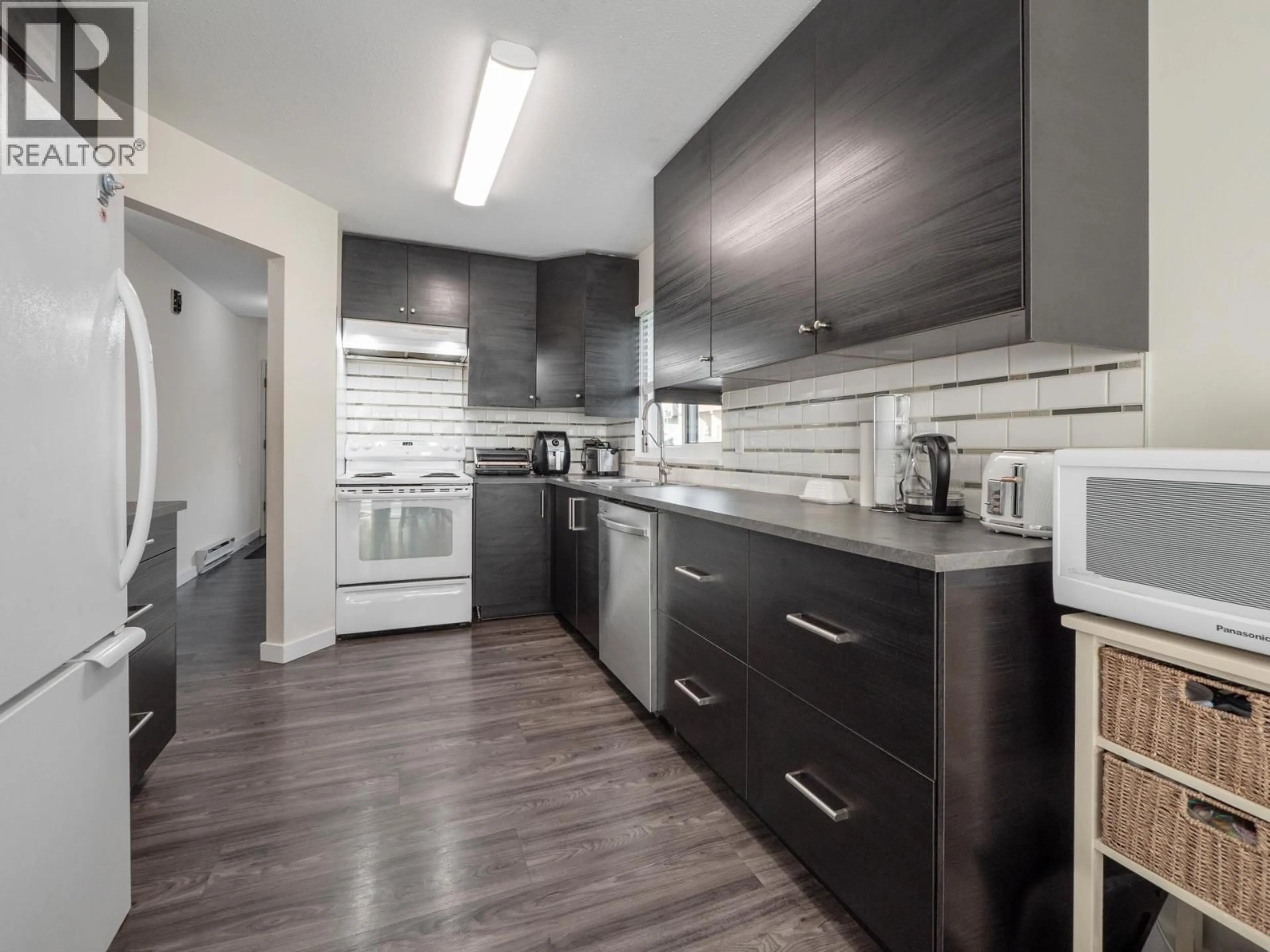 Contemporary kitchen, unknown for 1 - 765 SCHOOL ROAD, Gibsons British Columbia V0N1V9
