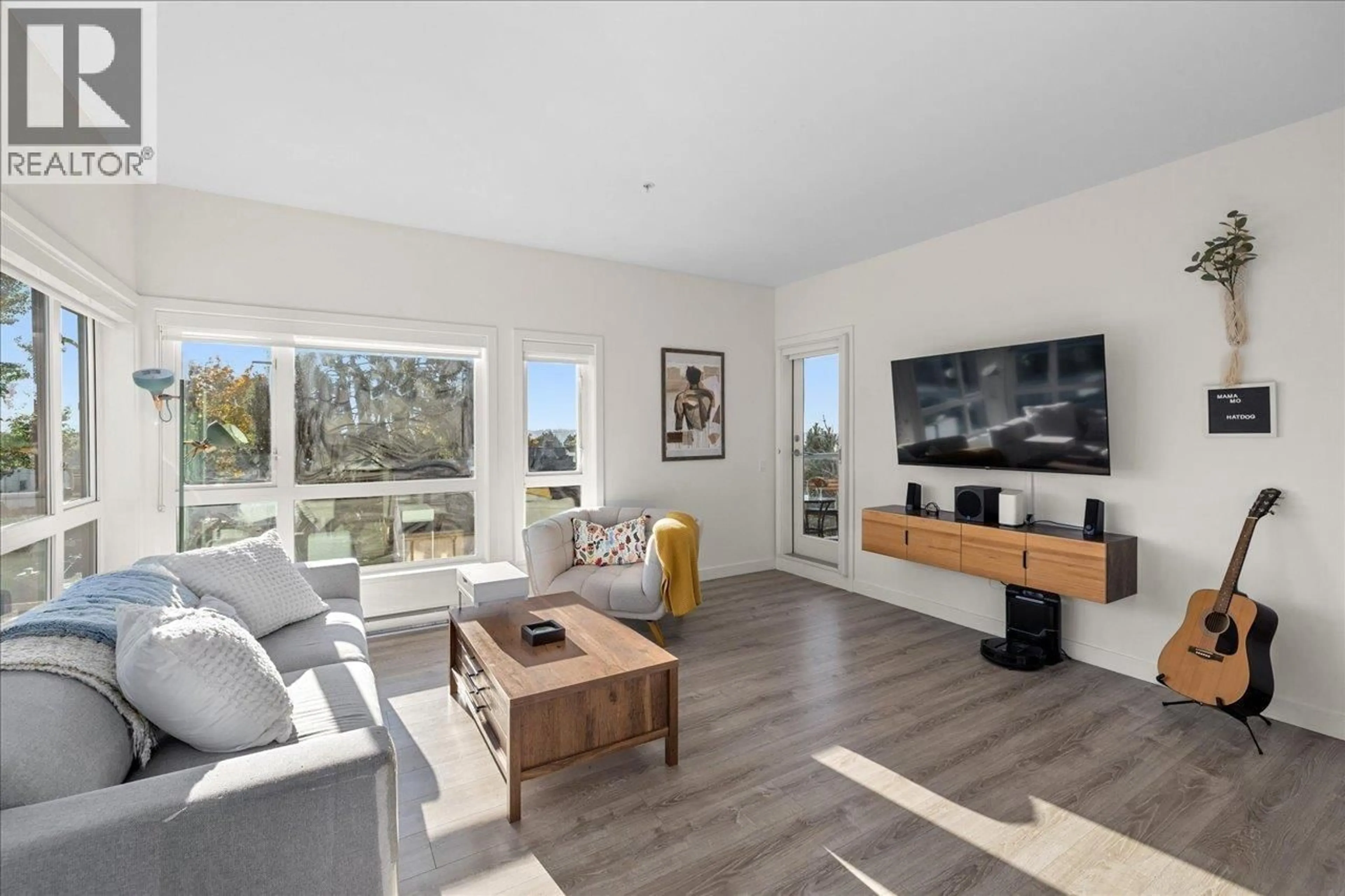 Living room with furniture, unknown for 402 - 610 BRANTFORD STREET, New Westminster British Columbia V3M1W7