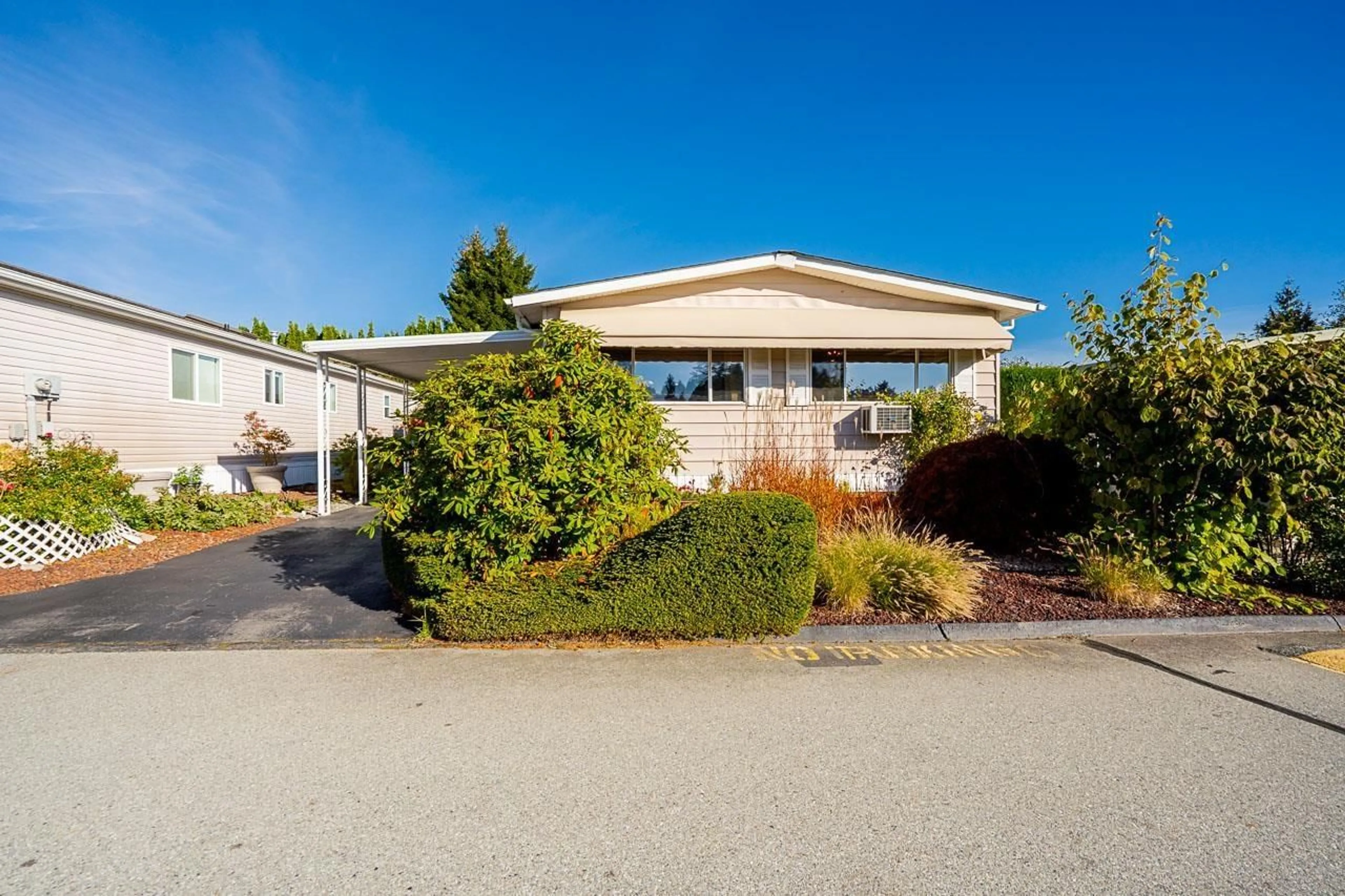 Home with vinyl exterior material, street for 24 - 15875 20, Surrey British Columbia V4A2B1