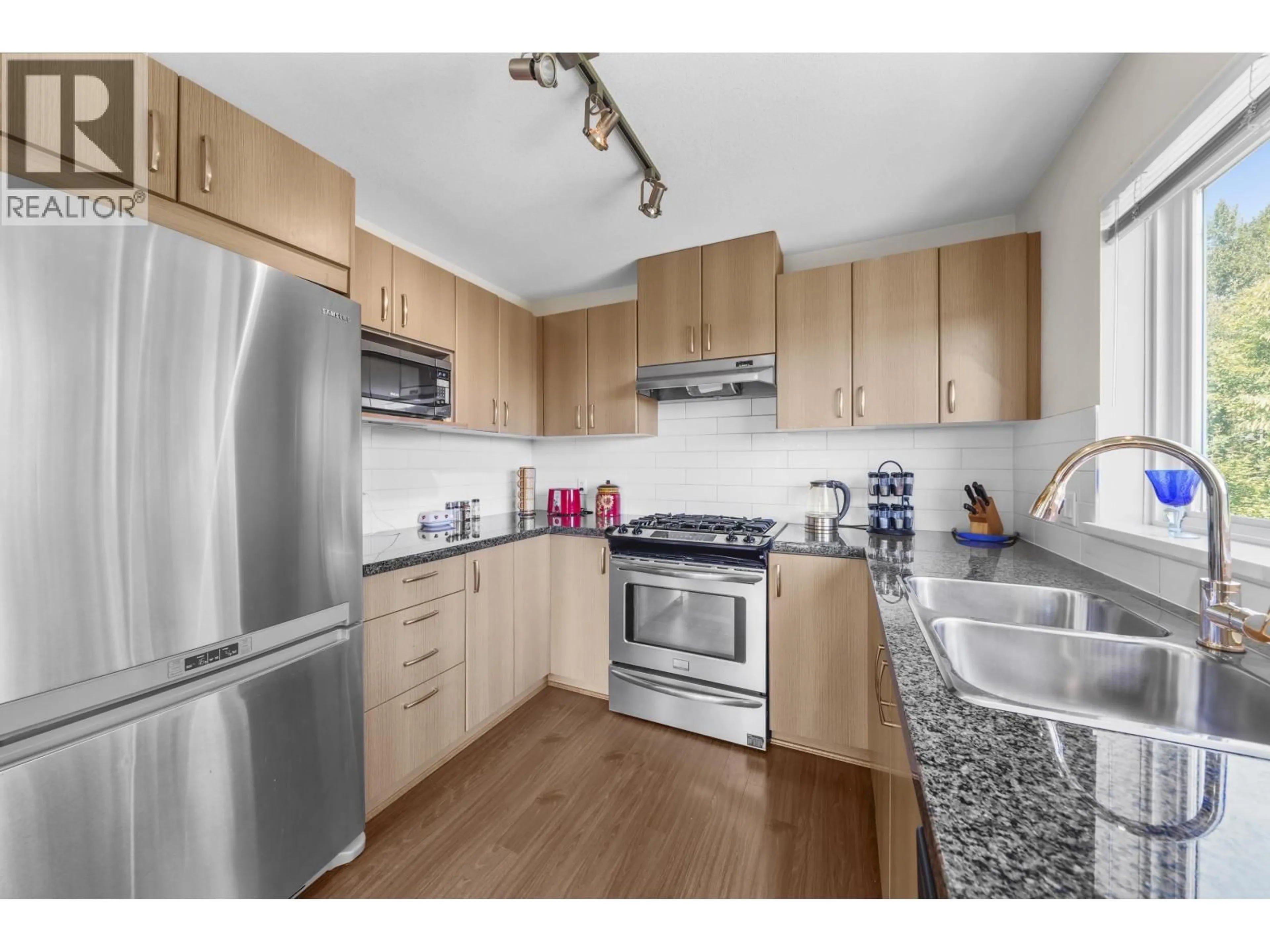 Standard kitchen, wood/laminate floor for 415 - 3050 DAYANEE SPRINGS BOULEVARD, Coquitlam British Columbia V3E0A2