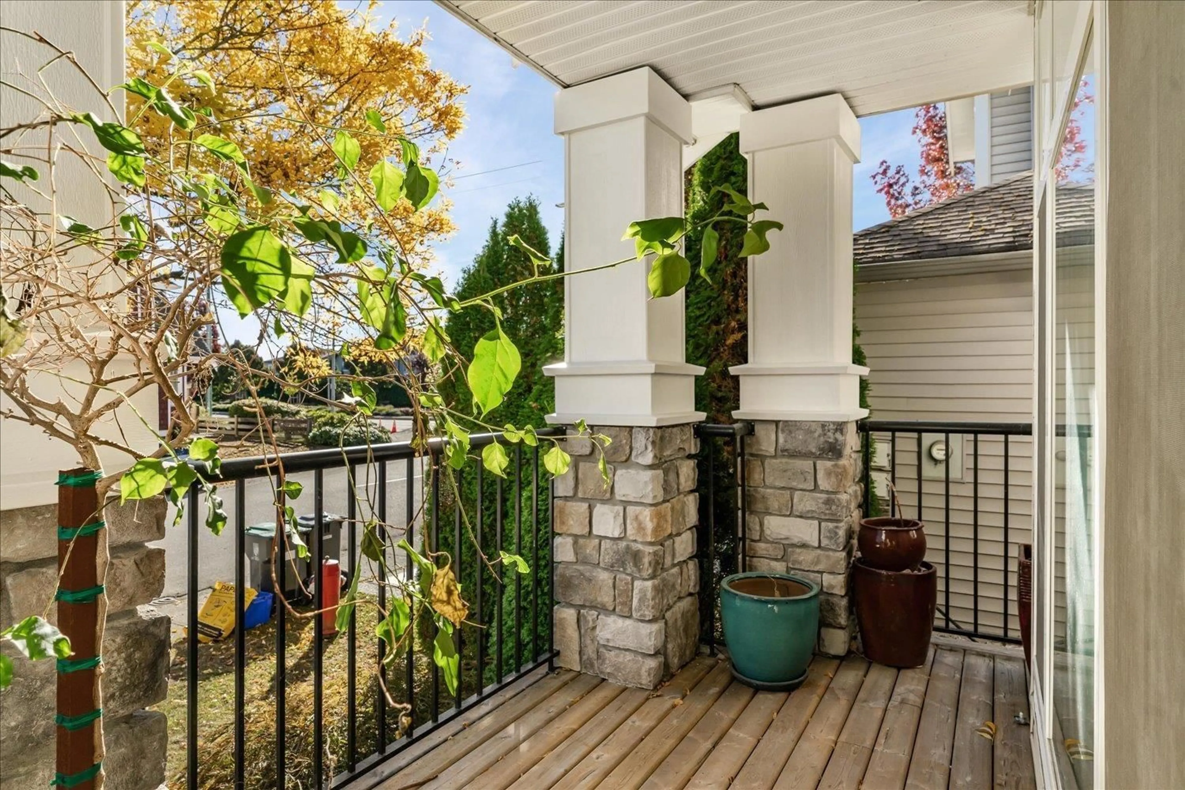 Patio, street for 7241 197, Langley British Columbia V2Y3E6