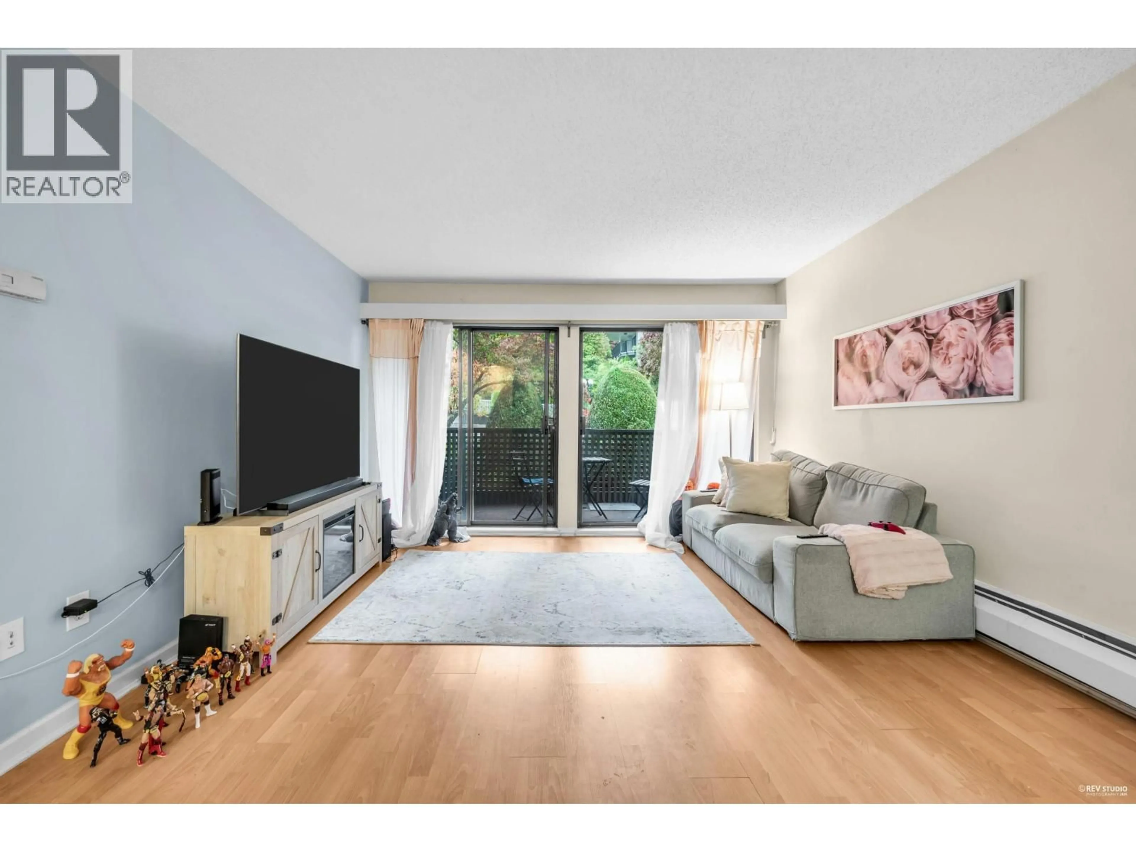 Living room with furniture, wood/laminate floor for 208 - 1955 WOODWAY PLACE, Burnaby British Columbia V5B4S5