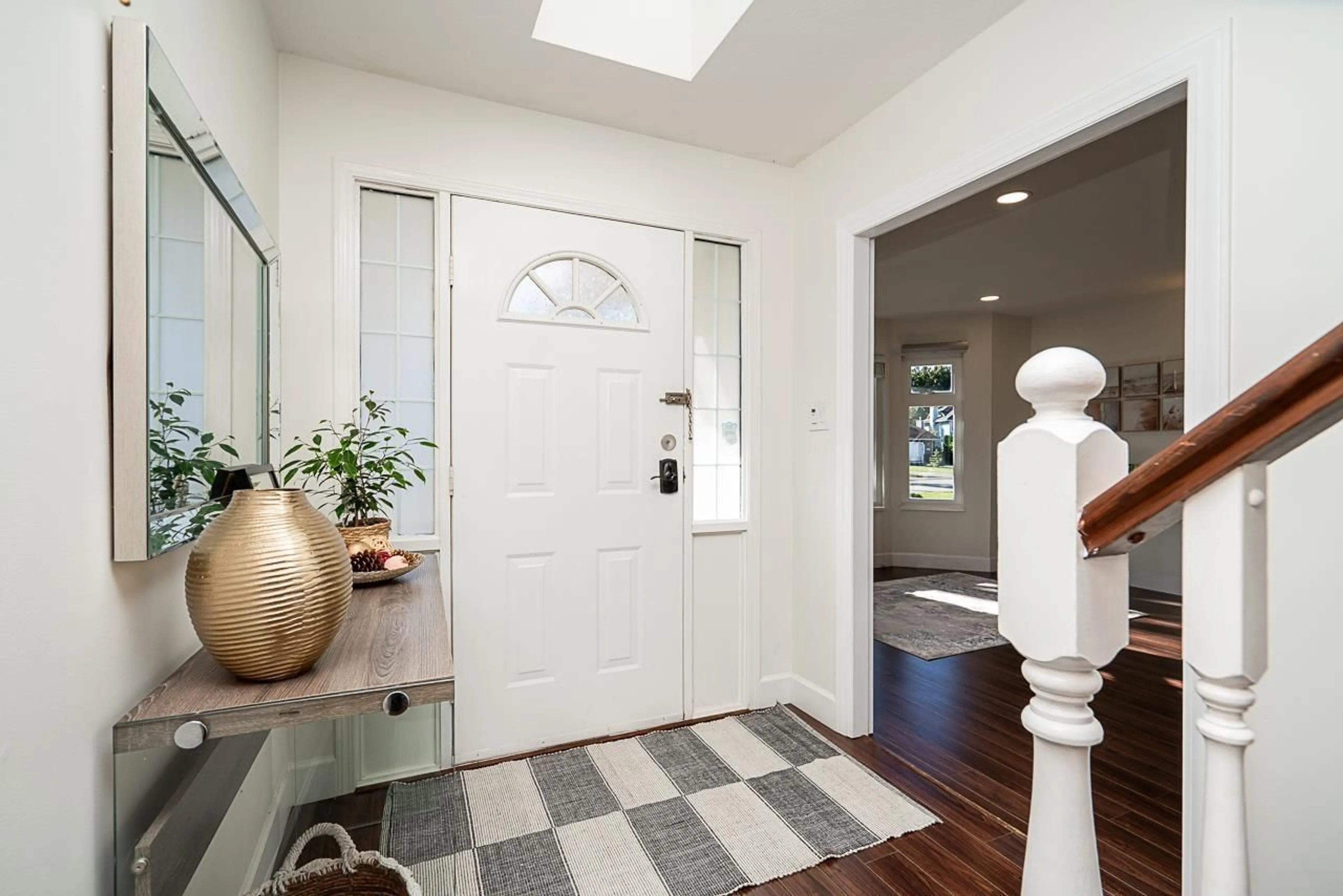 Indoor entryway for 20315 94B, Langley British Columbia V1M1Y8