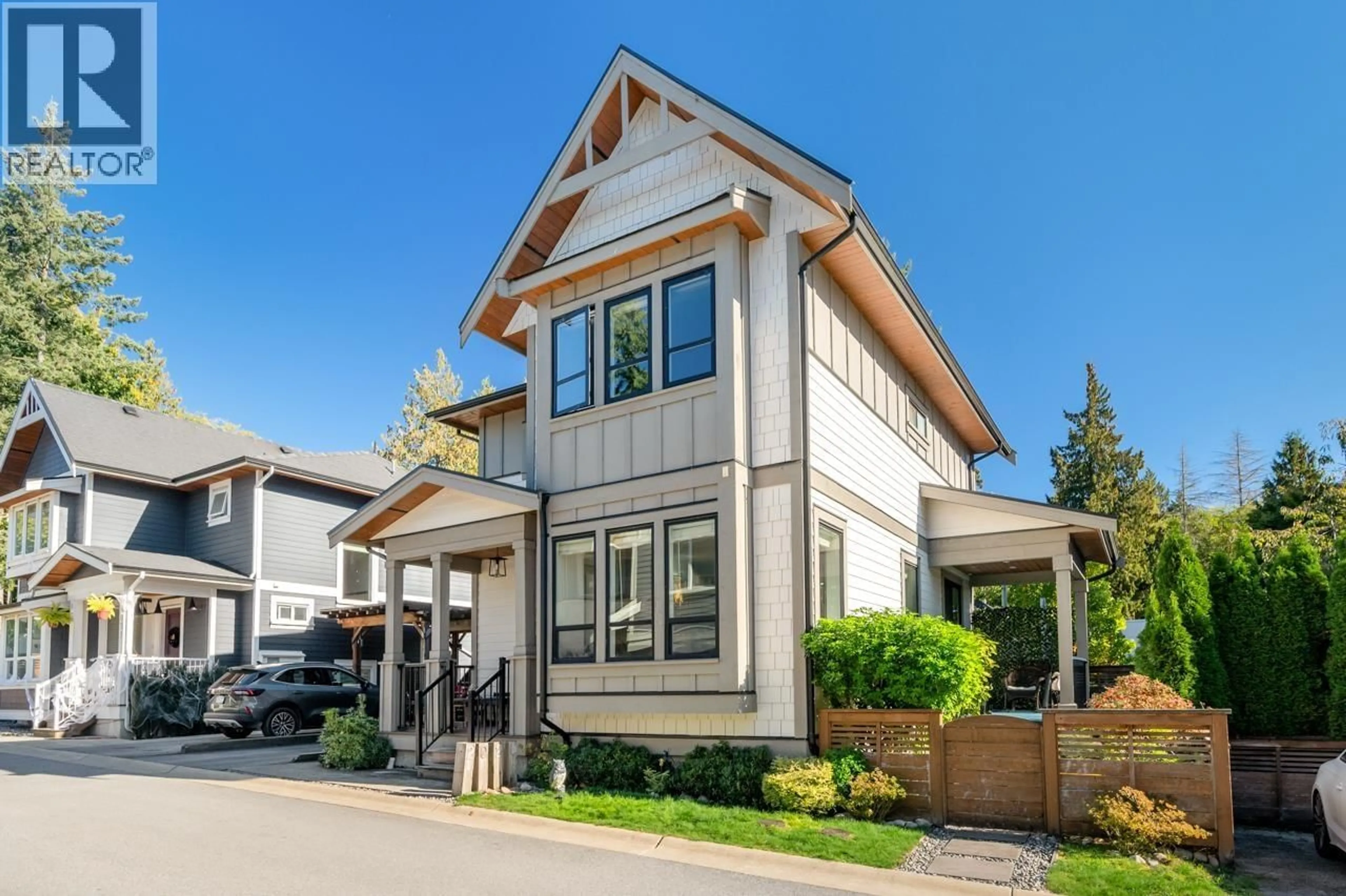 Home with vinyl exterior material, street for 2020 CARSON COURT, North Vancouver British Columbia V7M0E1