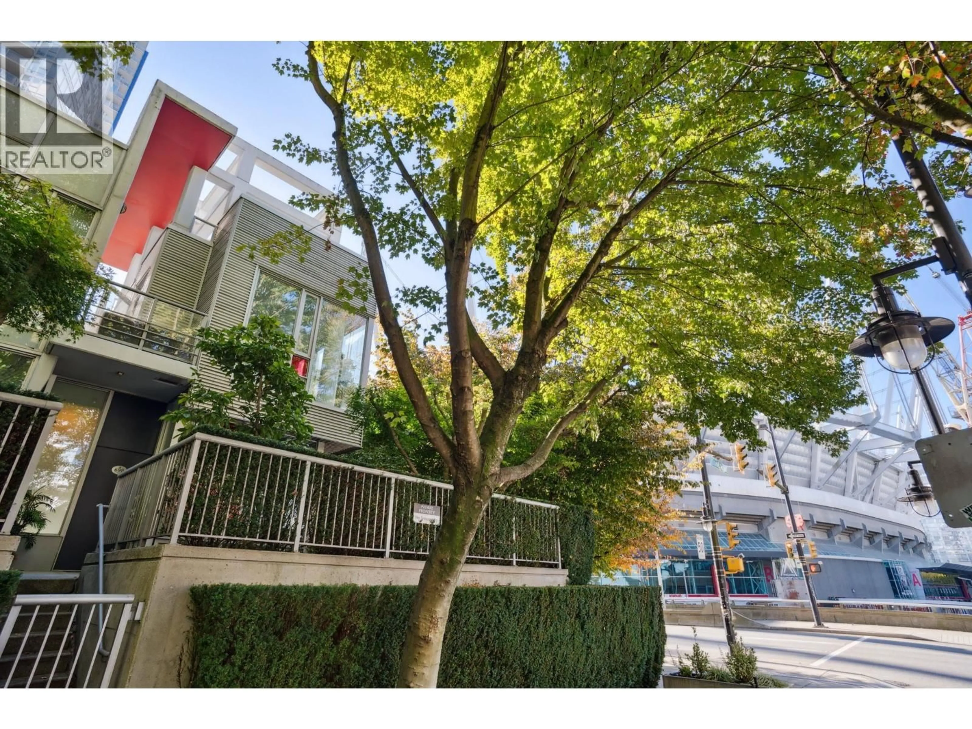 Patio, street for 698 CITADEL PARADE, Vancouver British Columbia V6B1W8