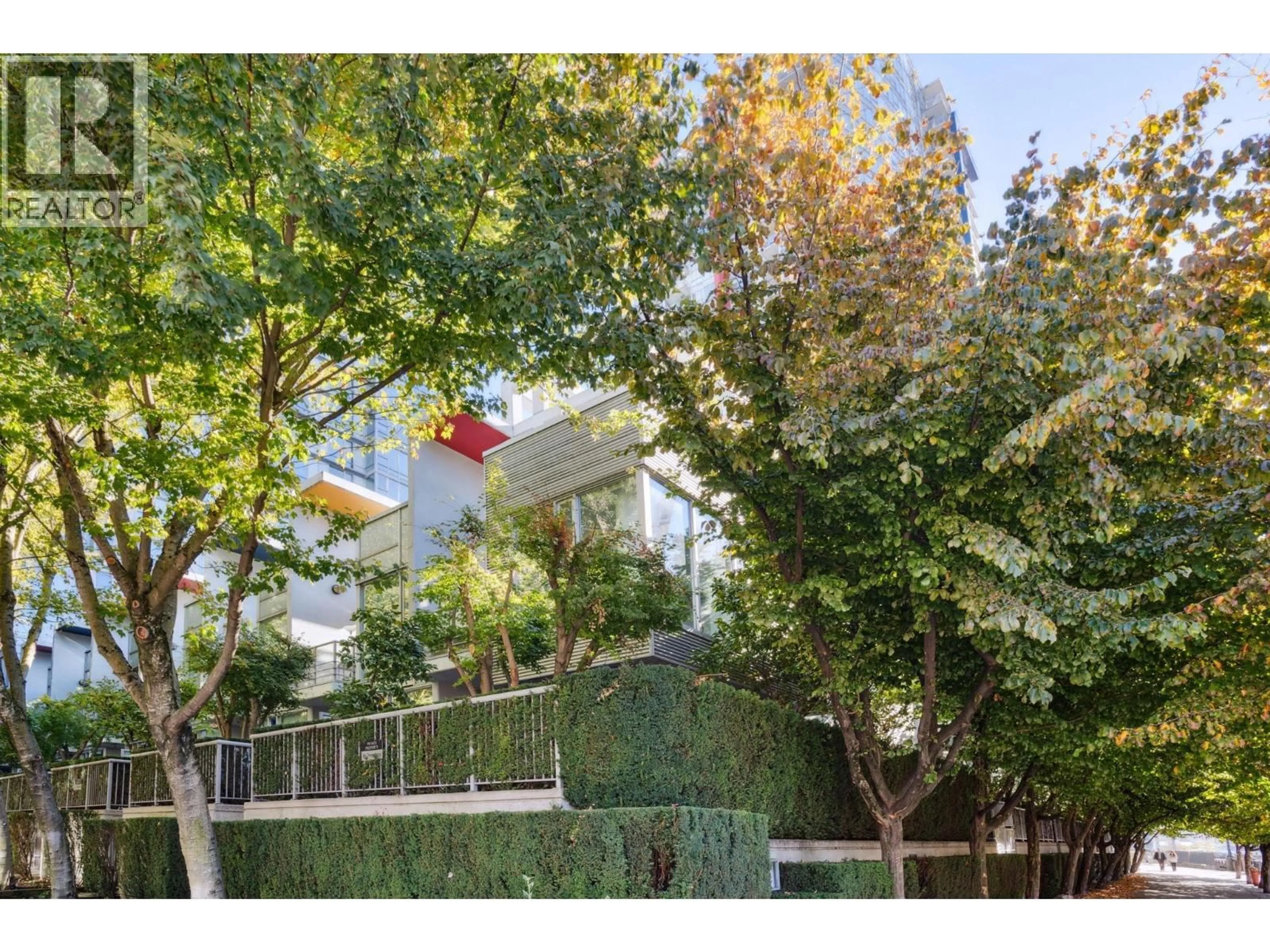 A pic from outside/outdoor area/front of a property/back of a property/a pic from drone, street for 698 CITADEL PARADE, Vancouver British Columbia V6B1W8