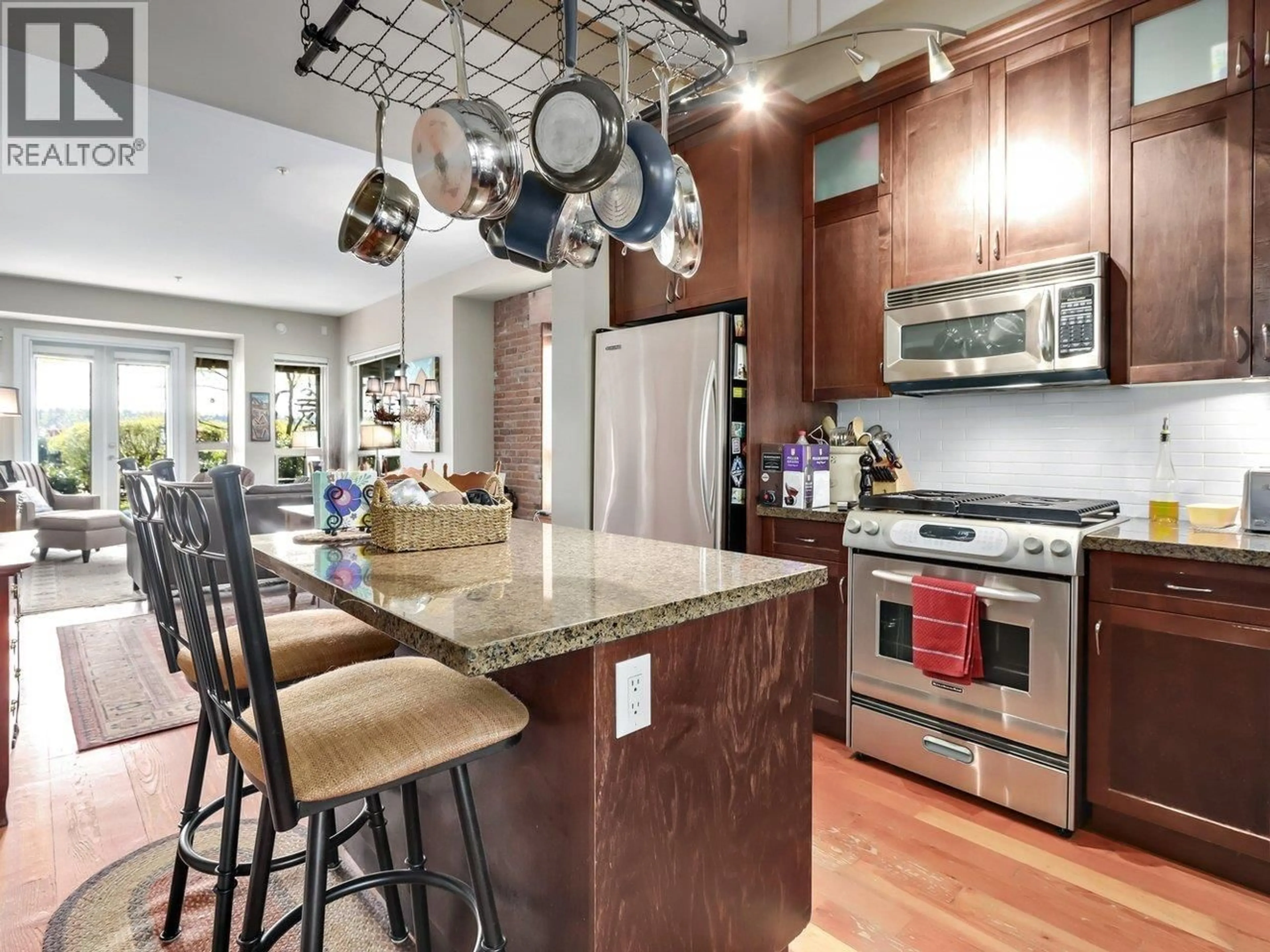 Open concept kitchen, ceramic/tile floor for 120 - 250 SALTER STREET, New Westminster British Columbia V3M0B7
