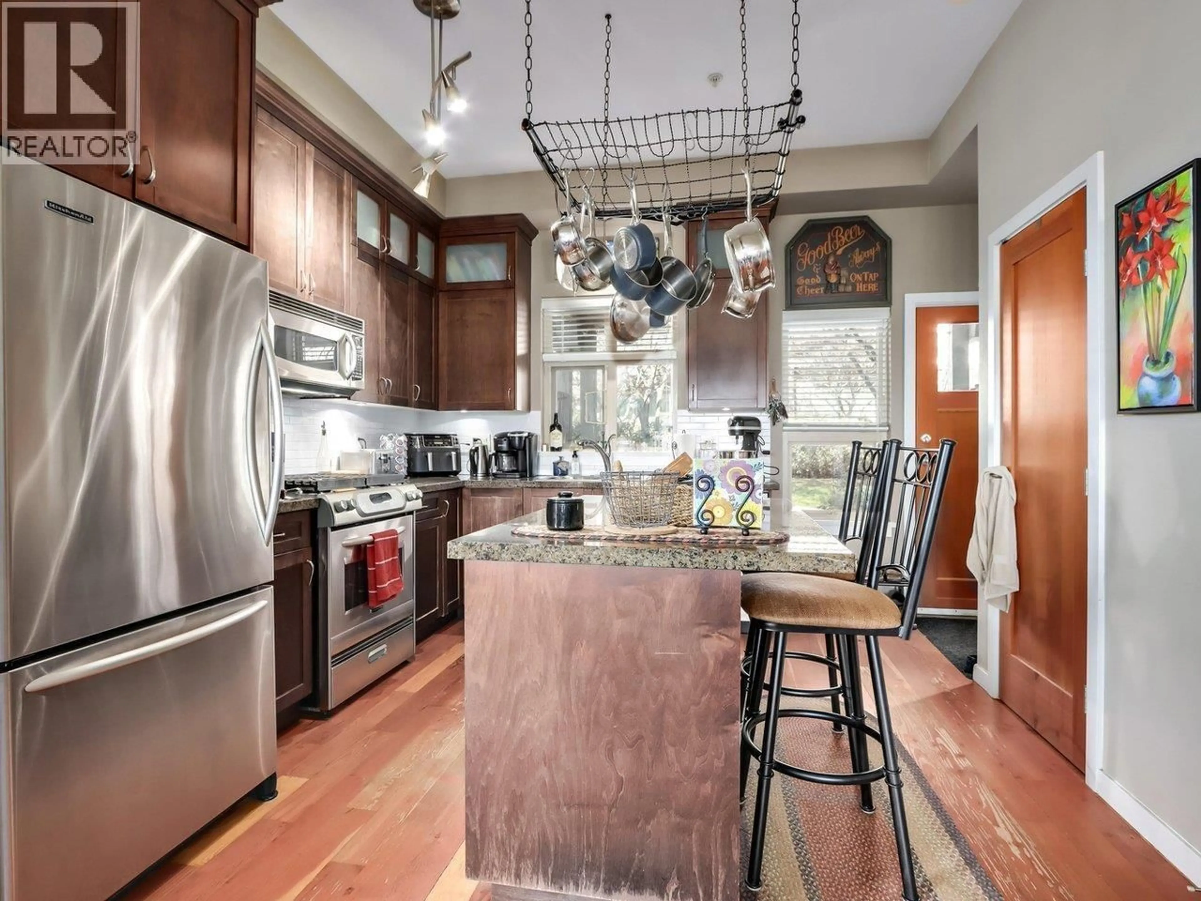 Open concept kitchen, unknown for 120 - 250 SALTER STREET, New Westminster British Columbia V3M0B7