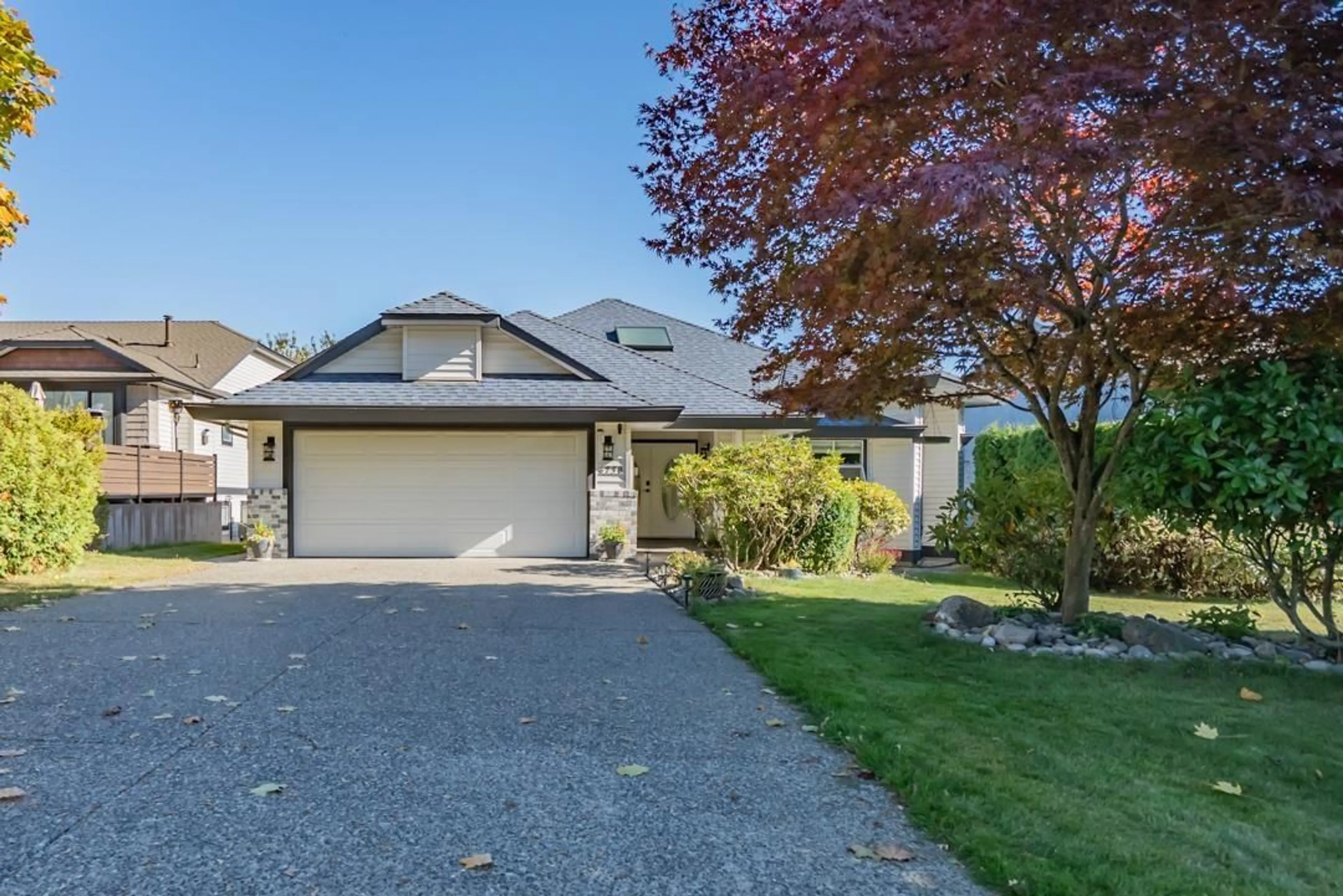 A pic from outside/outdoor area/front of a property/back of a property/a pic from drone, street for 6238 191A, Surrey British Columbia V3S8C6