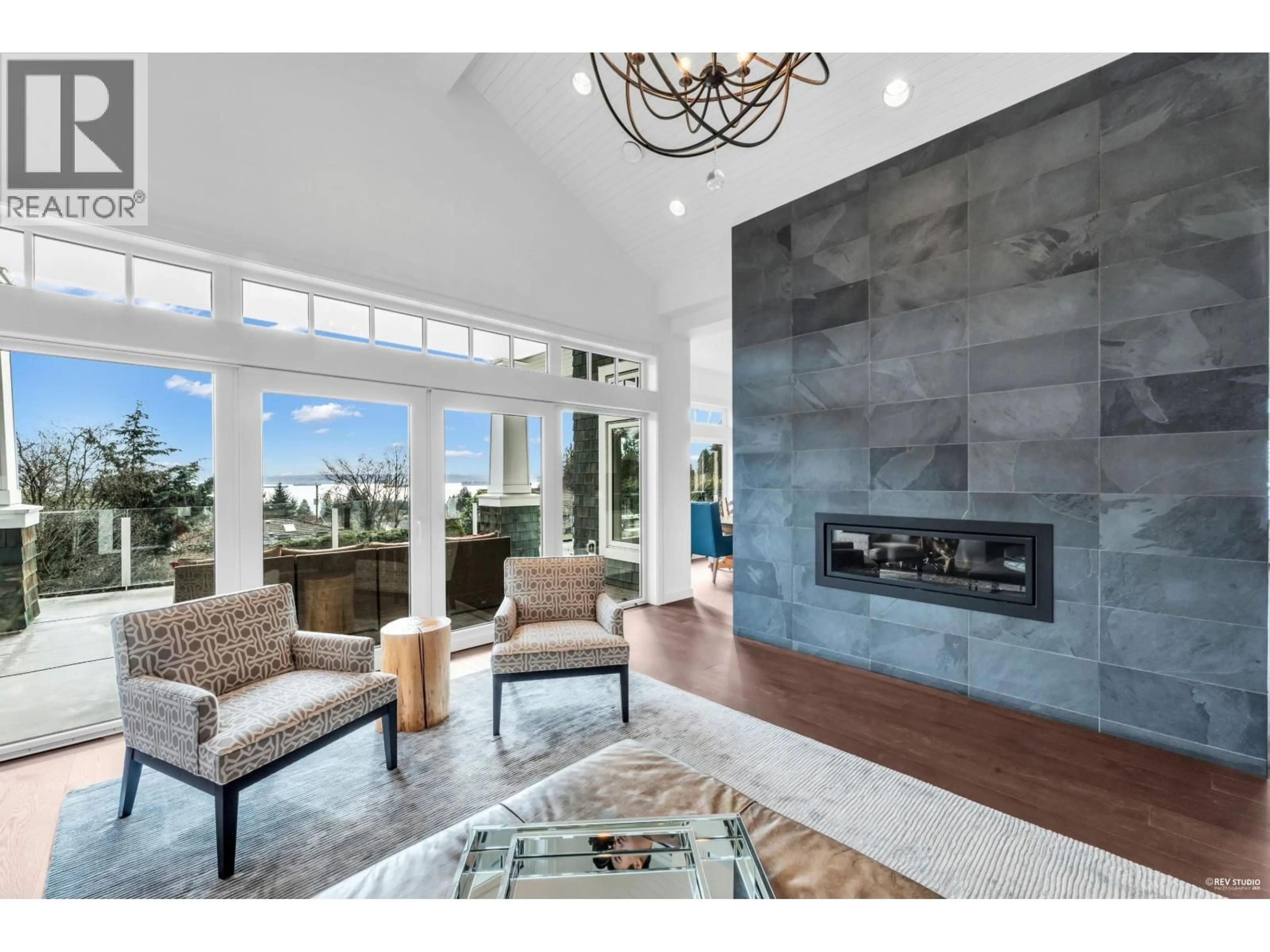 Living room with furniture, unknown for 2478 OTTAWA AVENUE, West Vancouver British Columbia V7V2T1