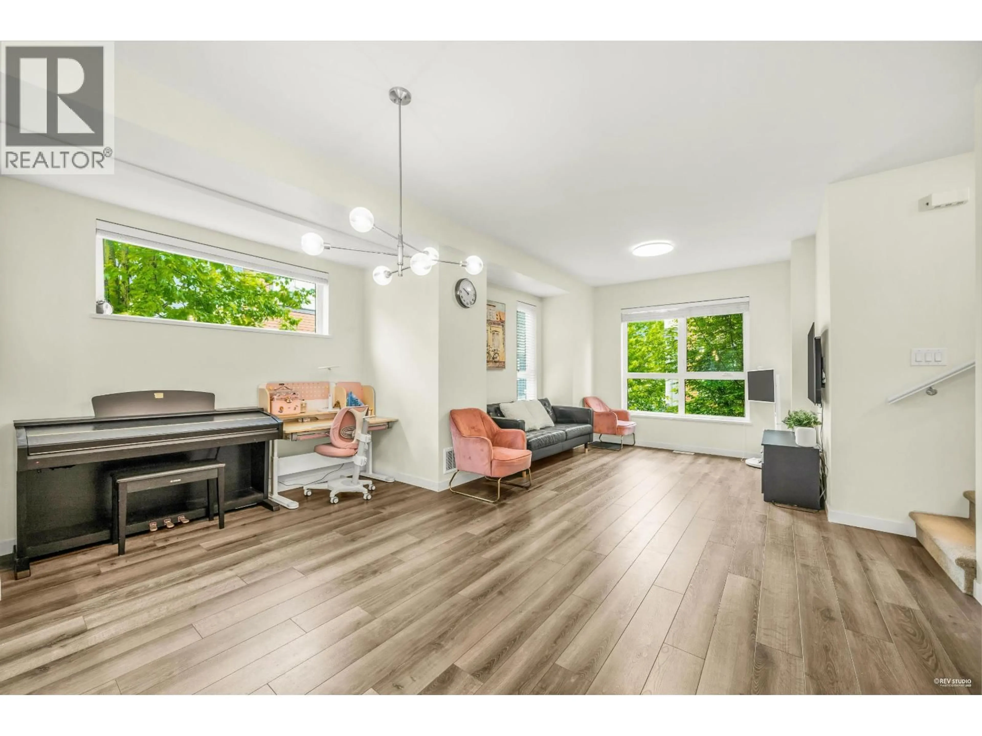 Living room with furniture, wood/laminate floor for 63 - 10311 RIVER DRIVE, Richmond British Columbia V6X1Z2