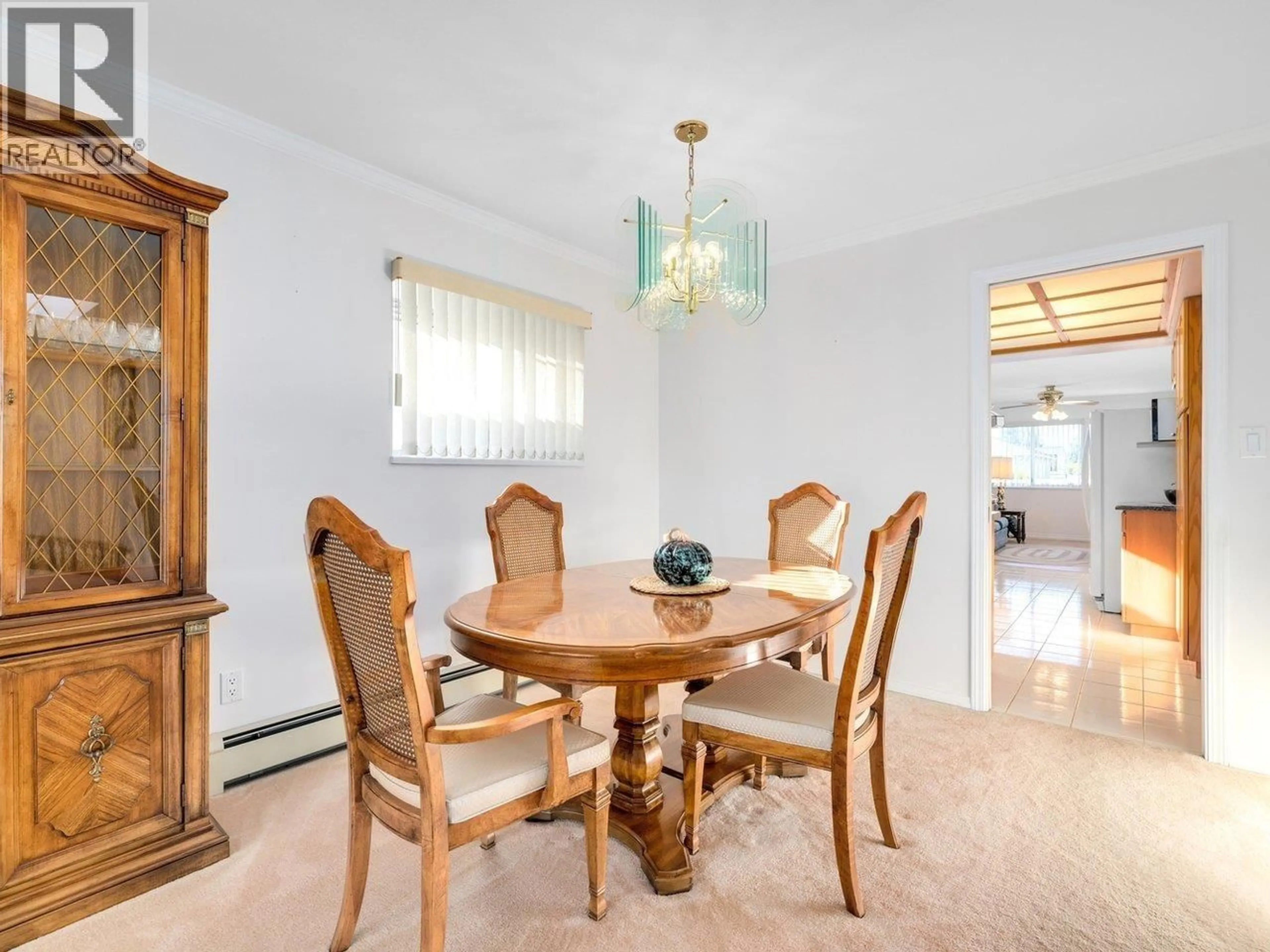 Dining room, wood/laminate floor for 8029 15TH AVENUE, Burnaby British Columbia V3N1X3
