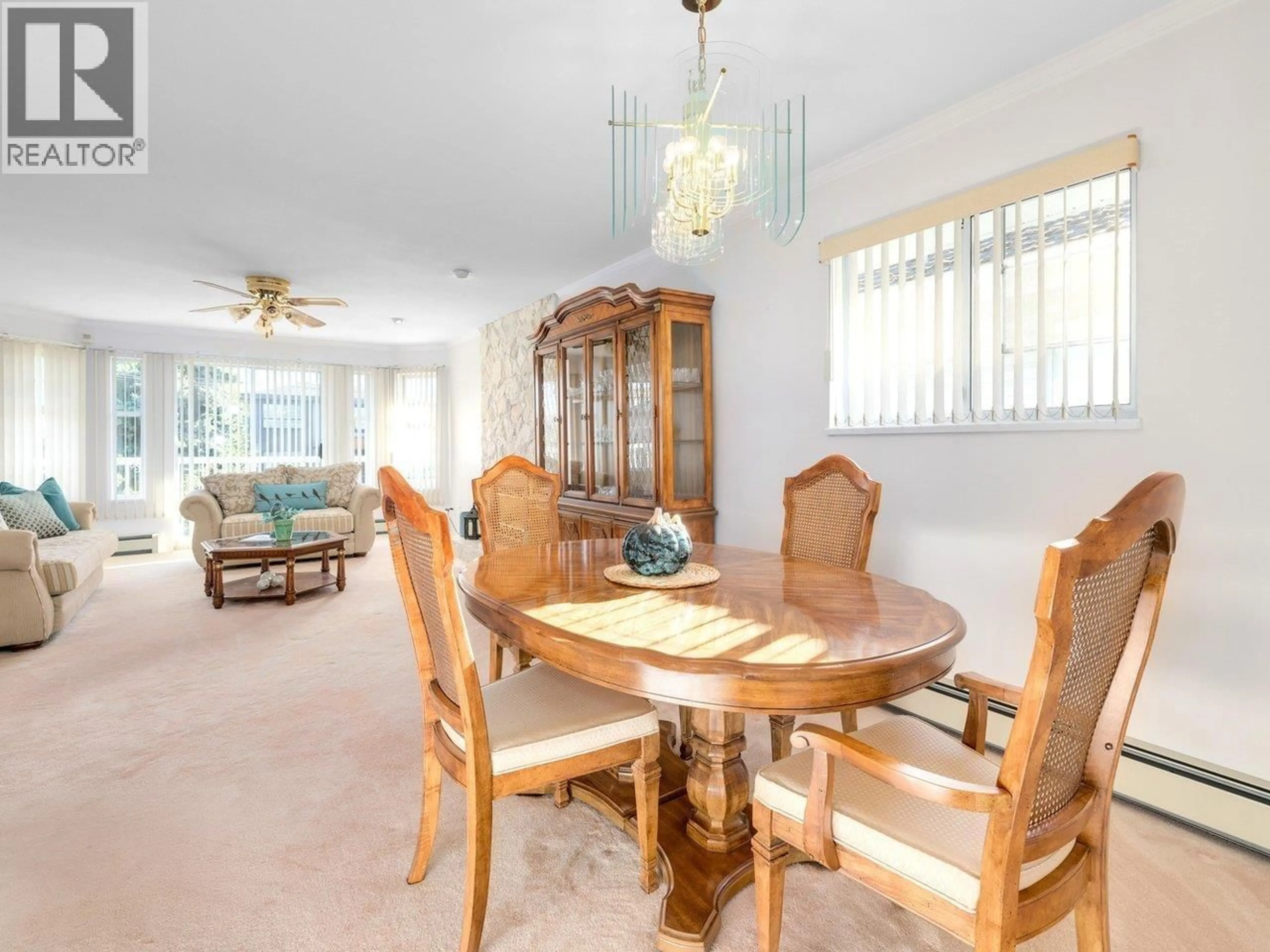 Dining room, wood/laminate floor for 8029 15TH AVENUE, Burnaby British Columbia V3N1X3