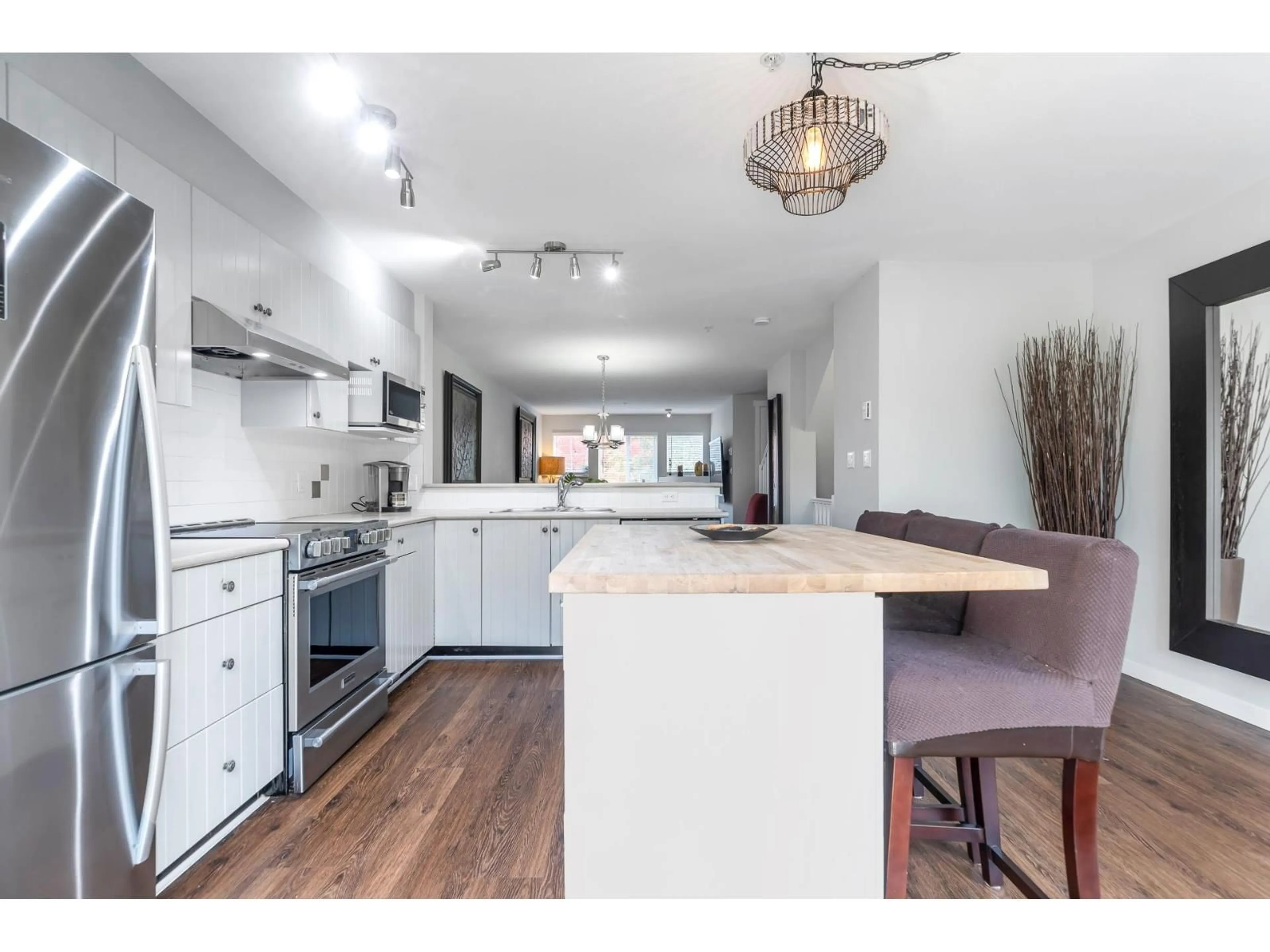 Open concept kitchen, wood/laminate floor for 61 - 20760 DUNCAN, Langley British Columbia V3A9J6