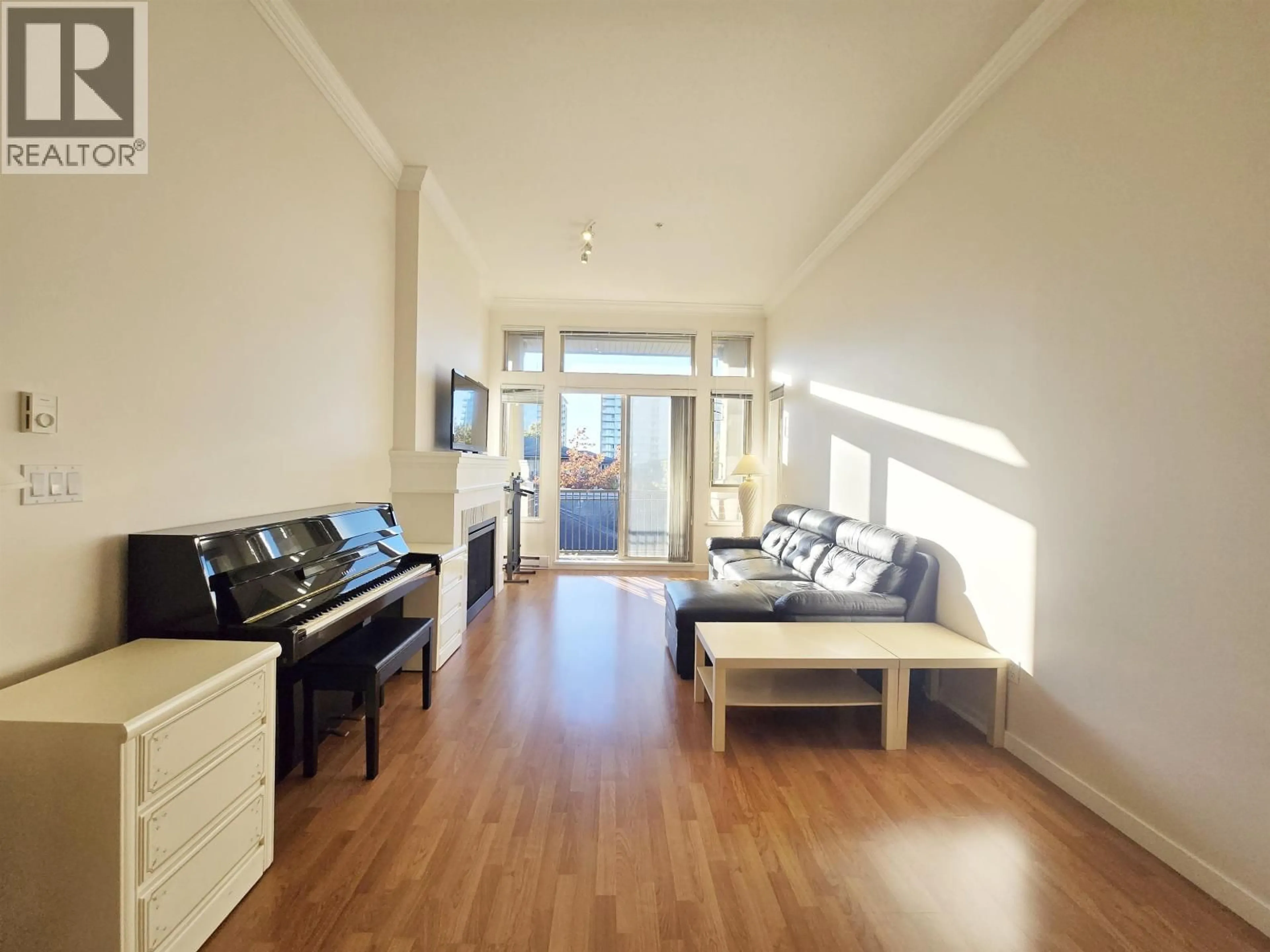Living room with furniture, wood/laminate floor for 1427 - 5133 GARDEN CITY ROAD, Richmond British Columbia V6X4H9