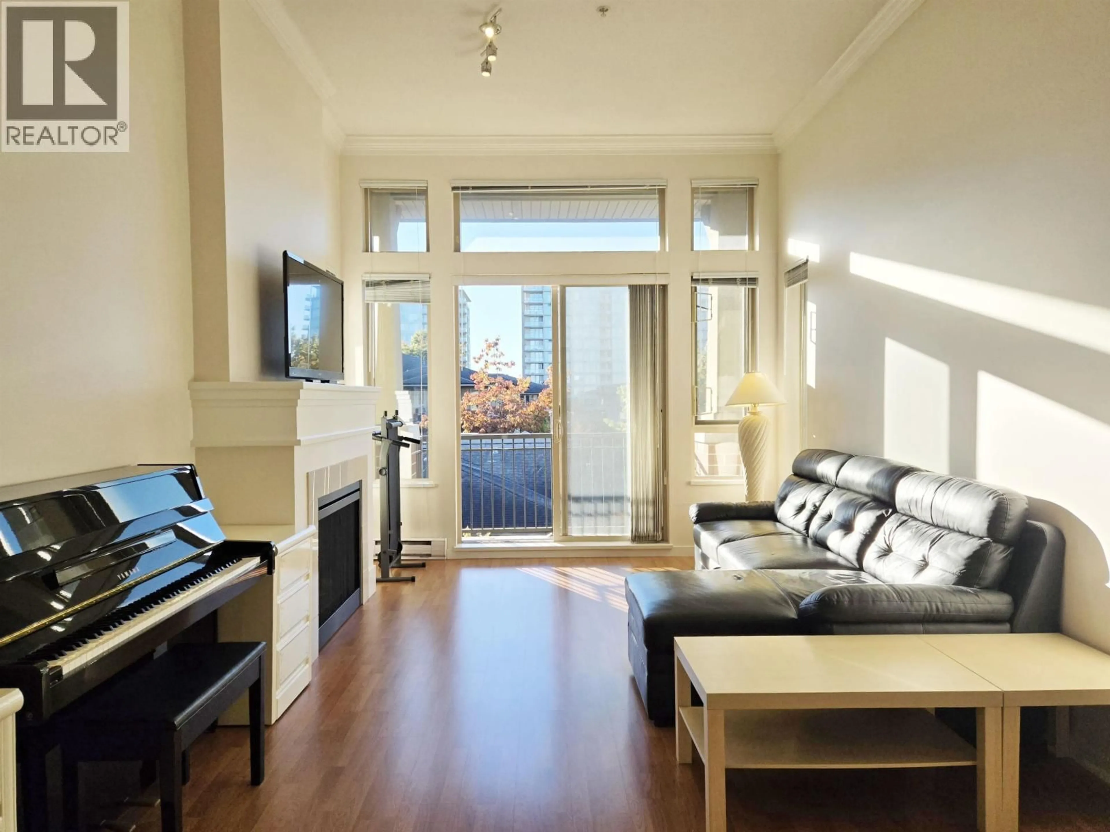 Living room with furniture, wood/laminate floor for 1427 - 5133 GARDEN CITY ROAD, Richmond British Columbia V6X4H9