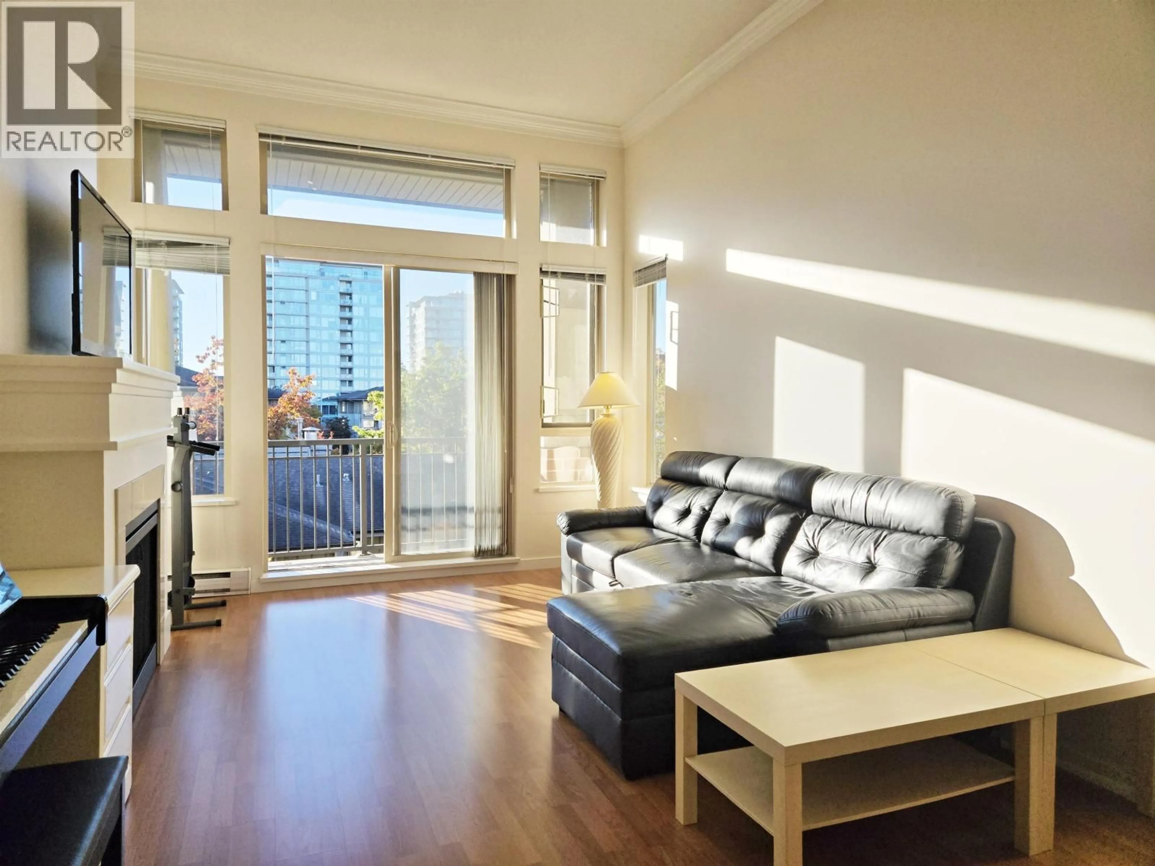 Living room with furniture, wood/laminate floor for 1427 - 5133 GARDEN CITY ROAD, Richmond British Columbia V6X4H9